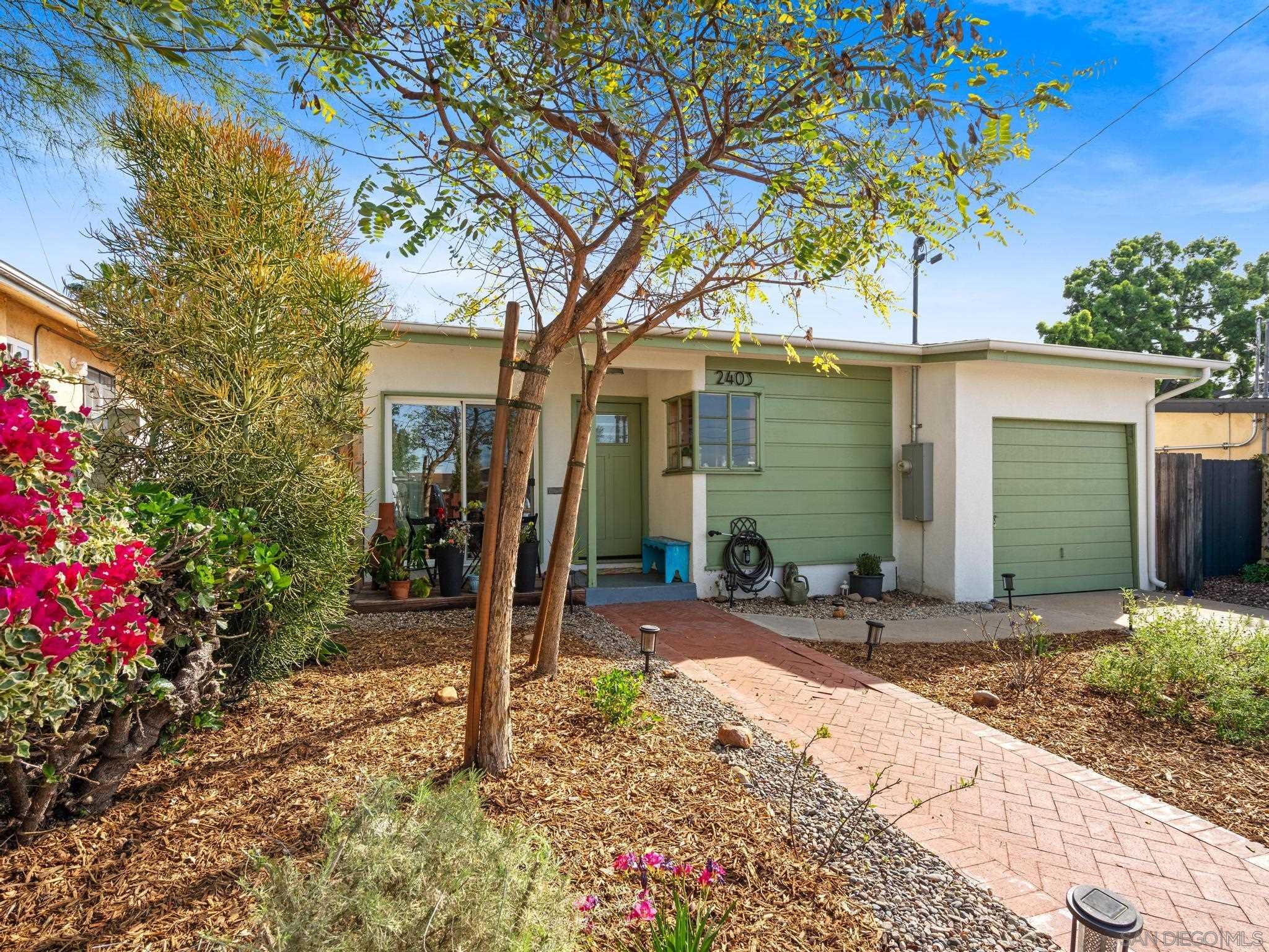 Detail Gallery Image 3 of 51 For 2403  Shamrock, San Diego,  CA 92105 - 2 Beds | 1 Baths