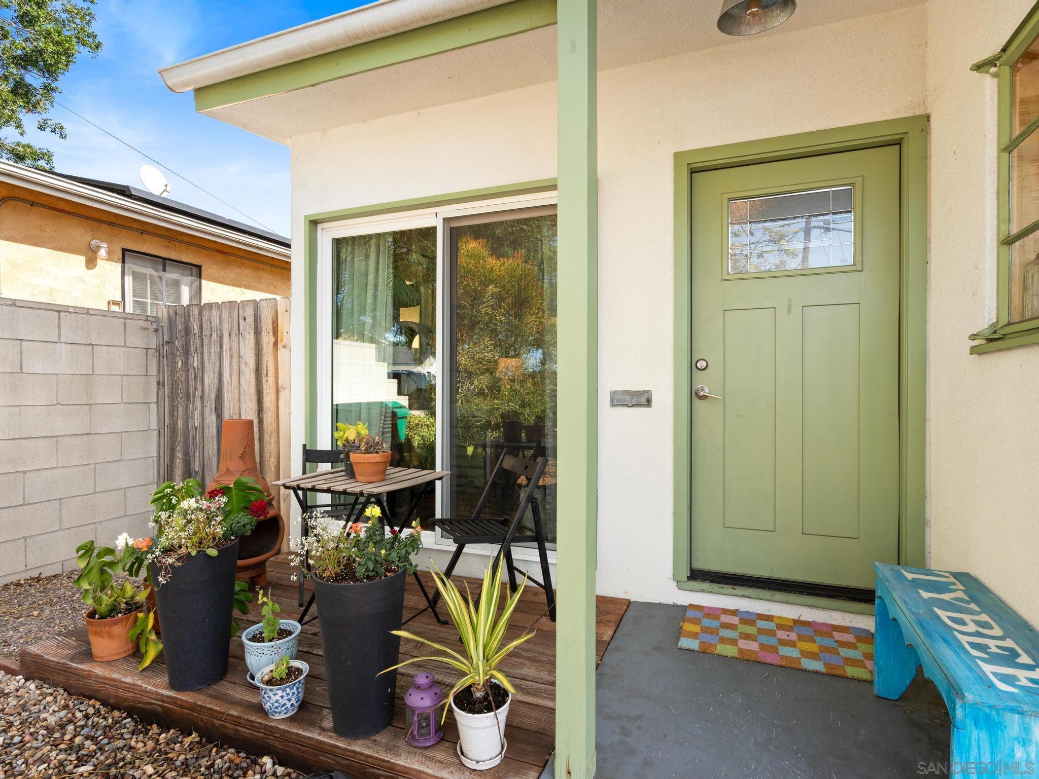 Detail Gallery Image 4 of 51 For 2403  Shamrock, San Diego,  CA 92105 - 2 Beds | 1 Baths