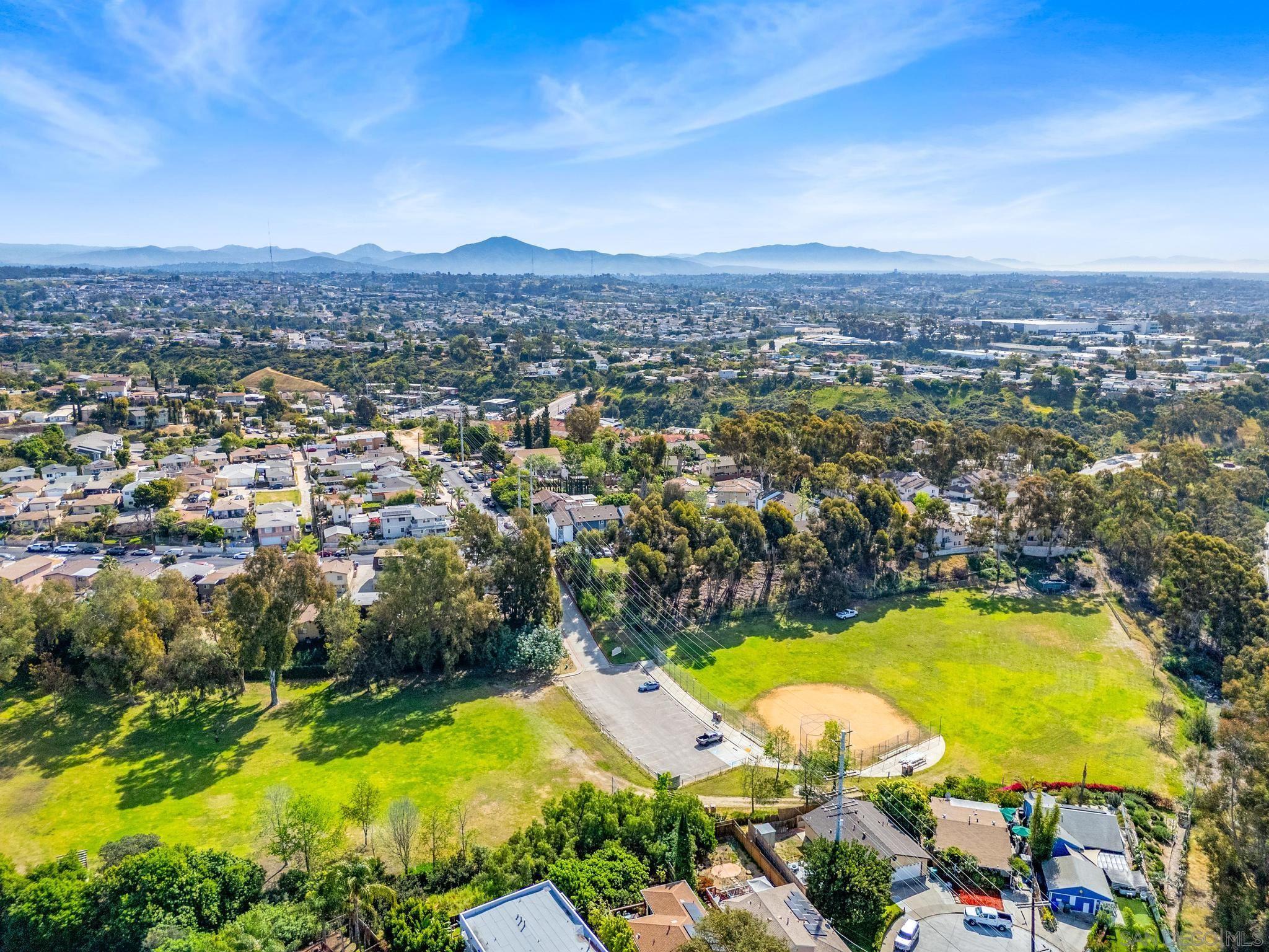 Detail Gallery Image 33 of 51 For 2403  Shamrock, San Diego,  CA 92105 - 2 Beds | 1 Baths