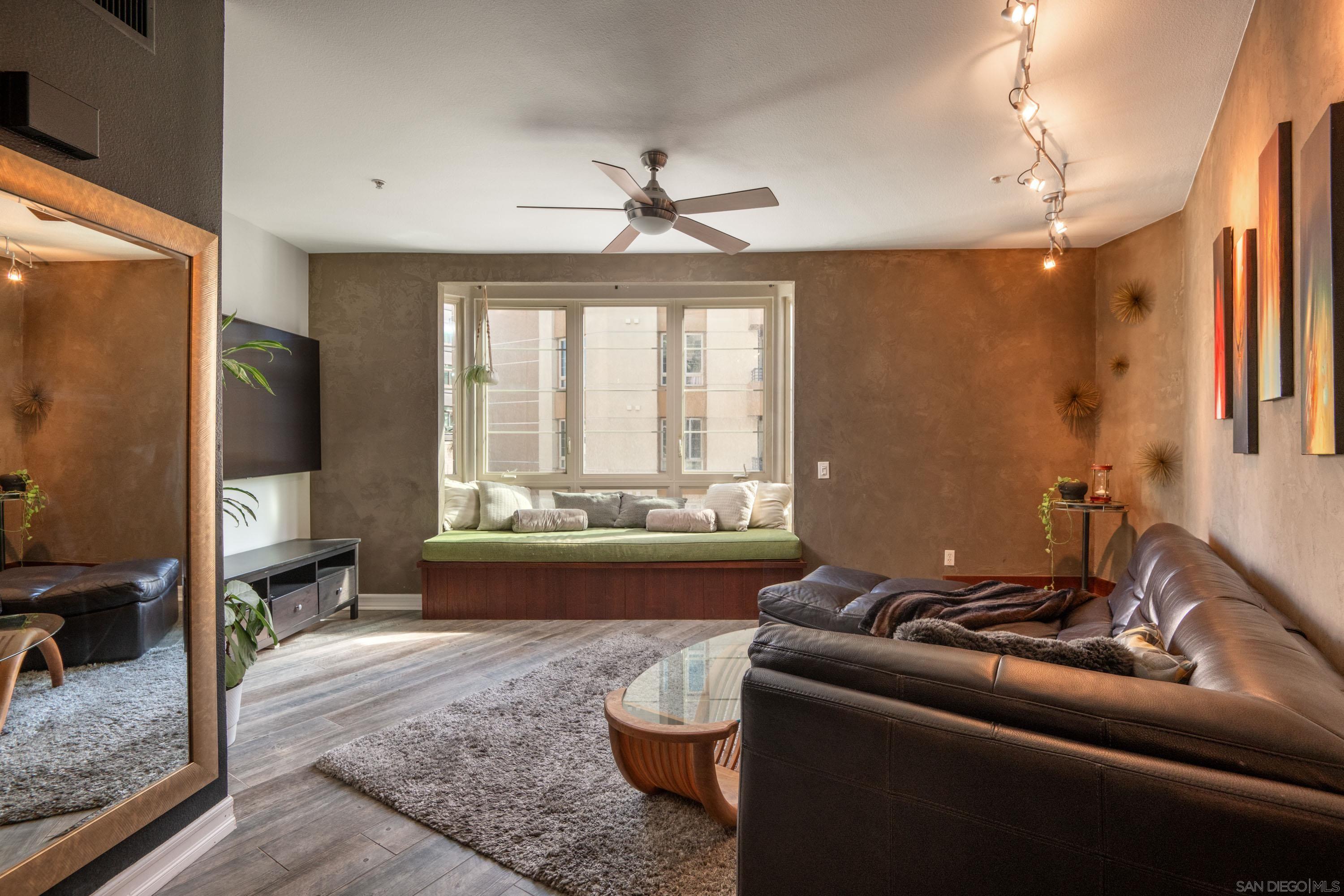 Detail Gallery Image 3 of 12 For 1400  Broadway  #1402,  San Diego,  CA 92101 - 1 Beds | 1 Baths