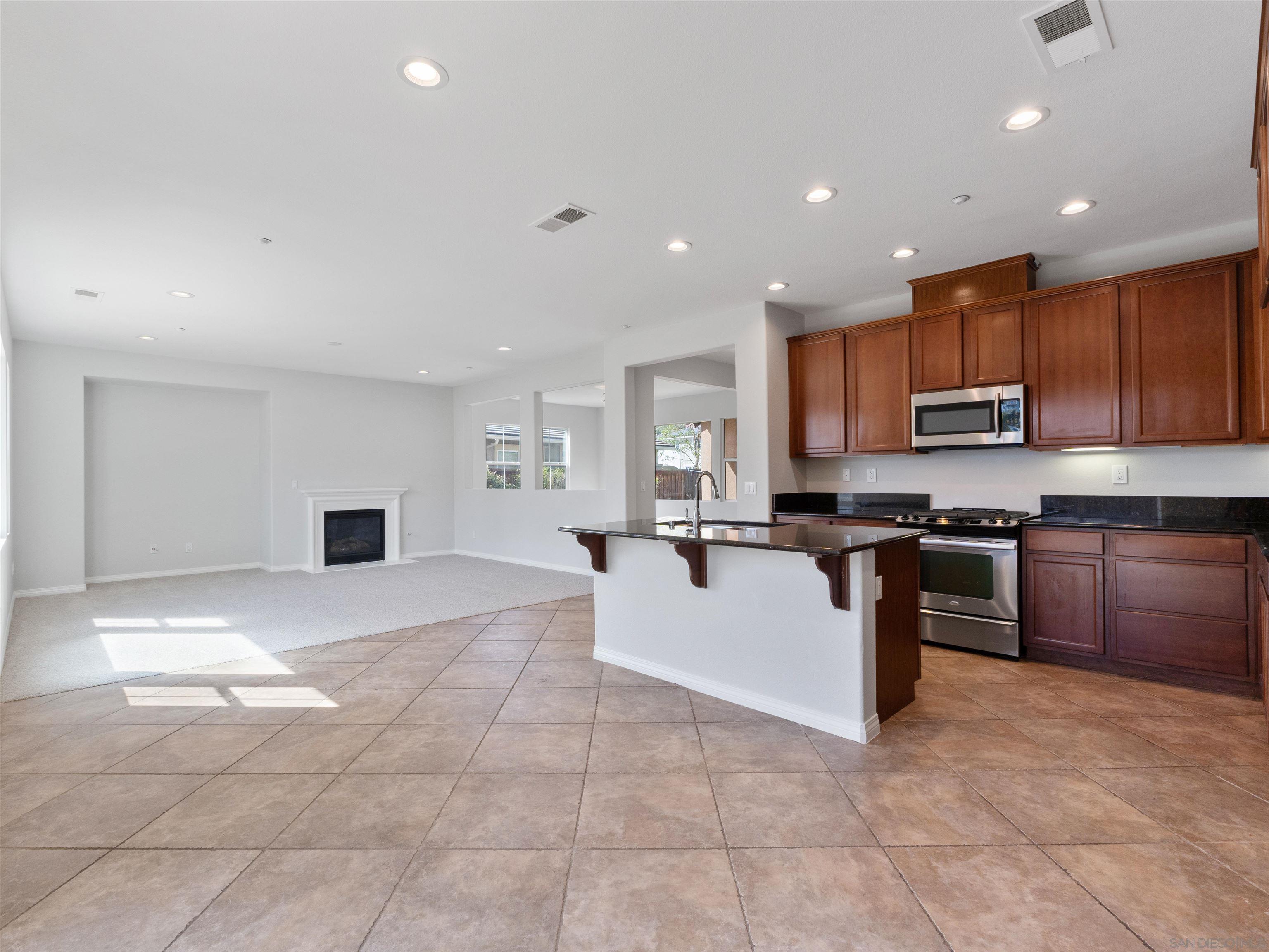 Detail Gallery Image 11 of 49 For 3013  Wohlford Dr, Escondido,  CA 92027 - 4 Beds | 3 Baths