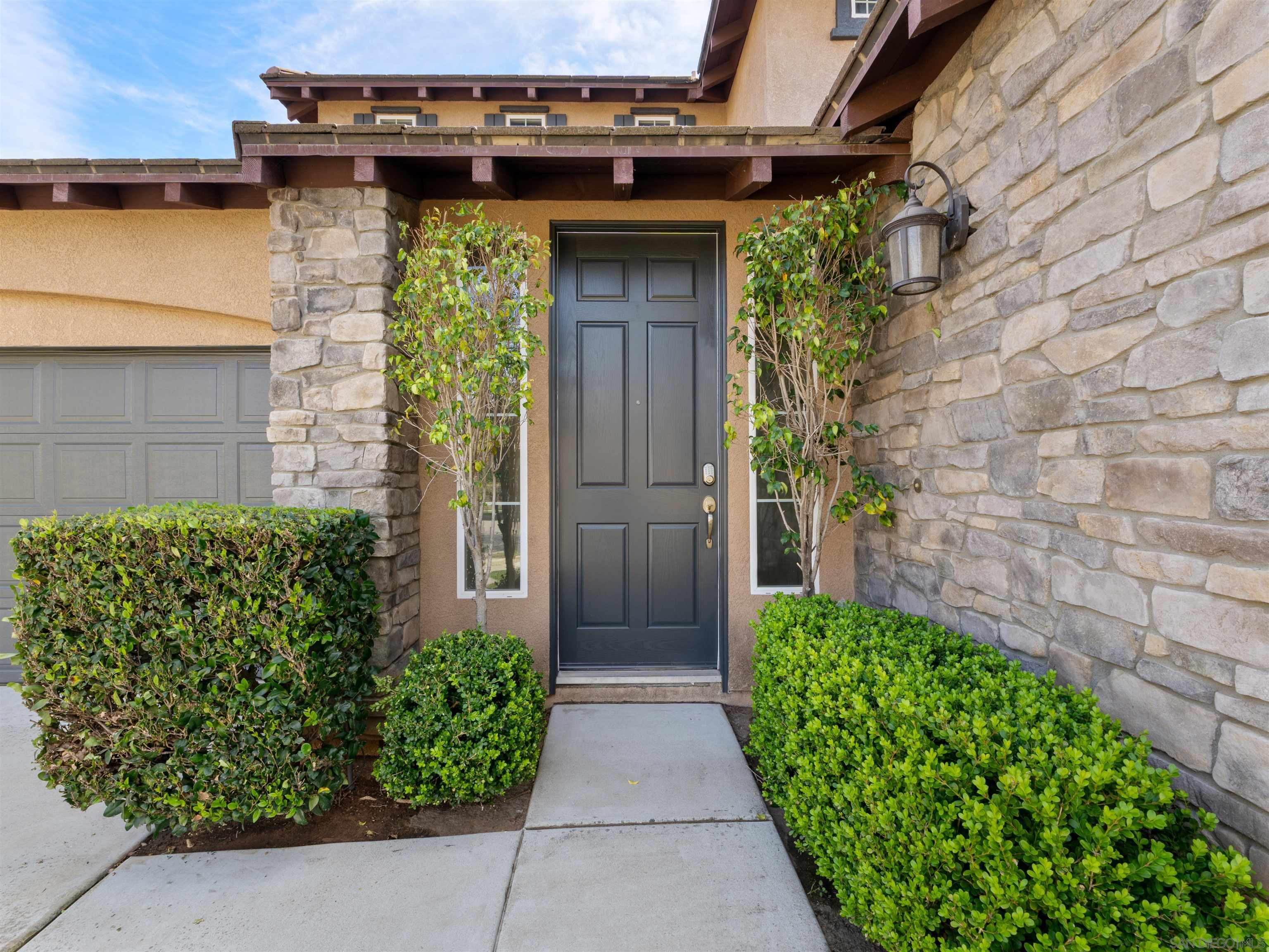 Detail Gallery Image 4 of 49 For 3013  Wohlford Dr, Escondido,  CA 92027 - 4 Beds | 3 Baths