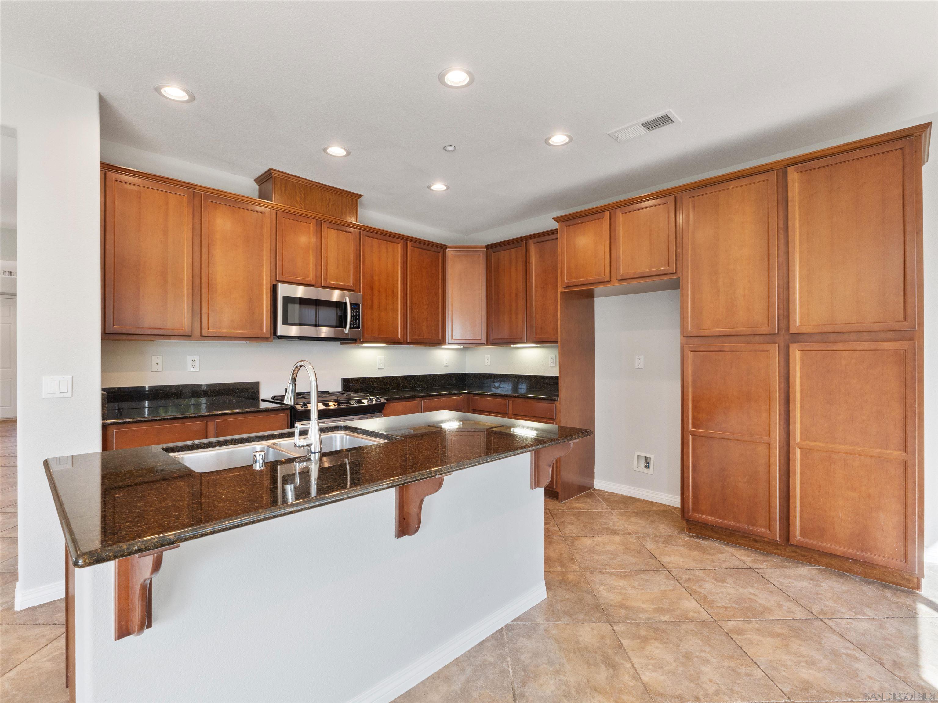 Detail Gallery Image 7 of 49 For 3013  Wohlford Dr, Escondido,  CA 92027 - 4 Beds | 3 Baths