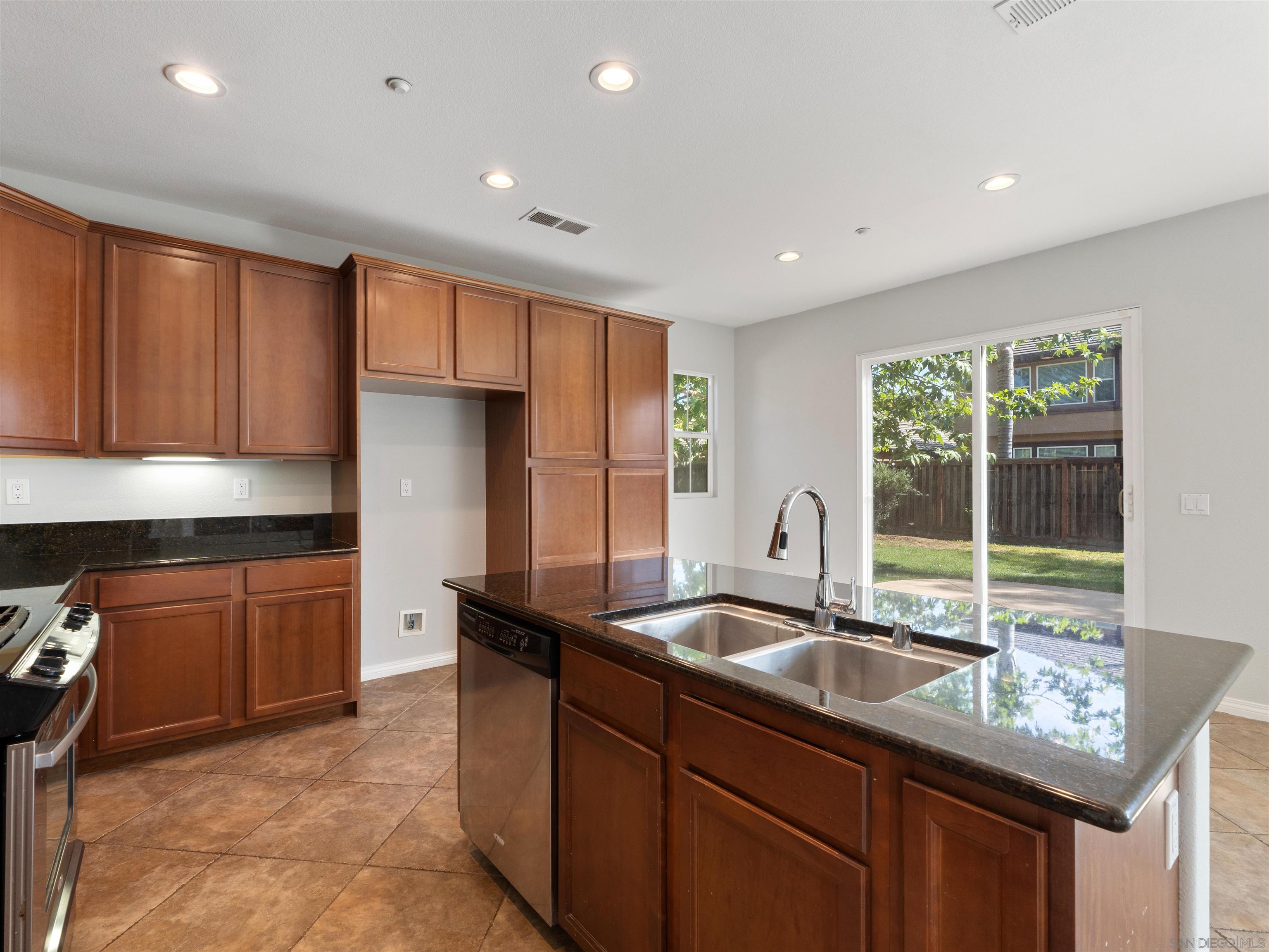 Detail Gallery Image 8 of 49 For 3013  Wohlford Dr, Escondido,  CA 92027 - 4 Beds | 3 Baths