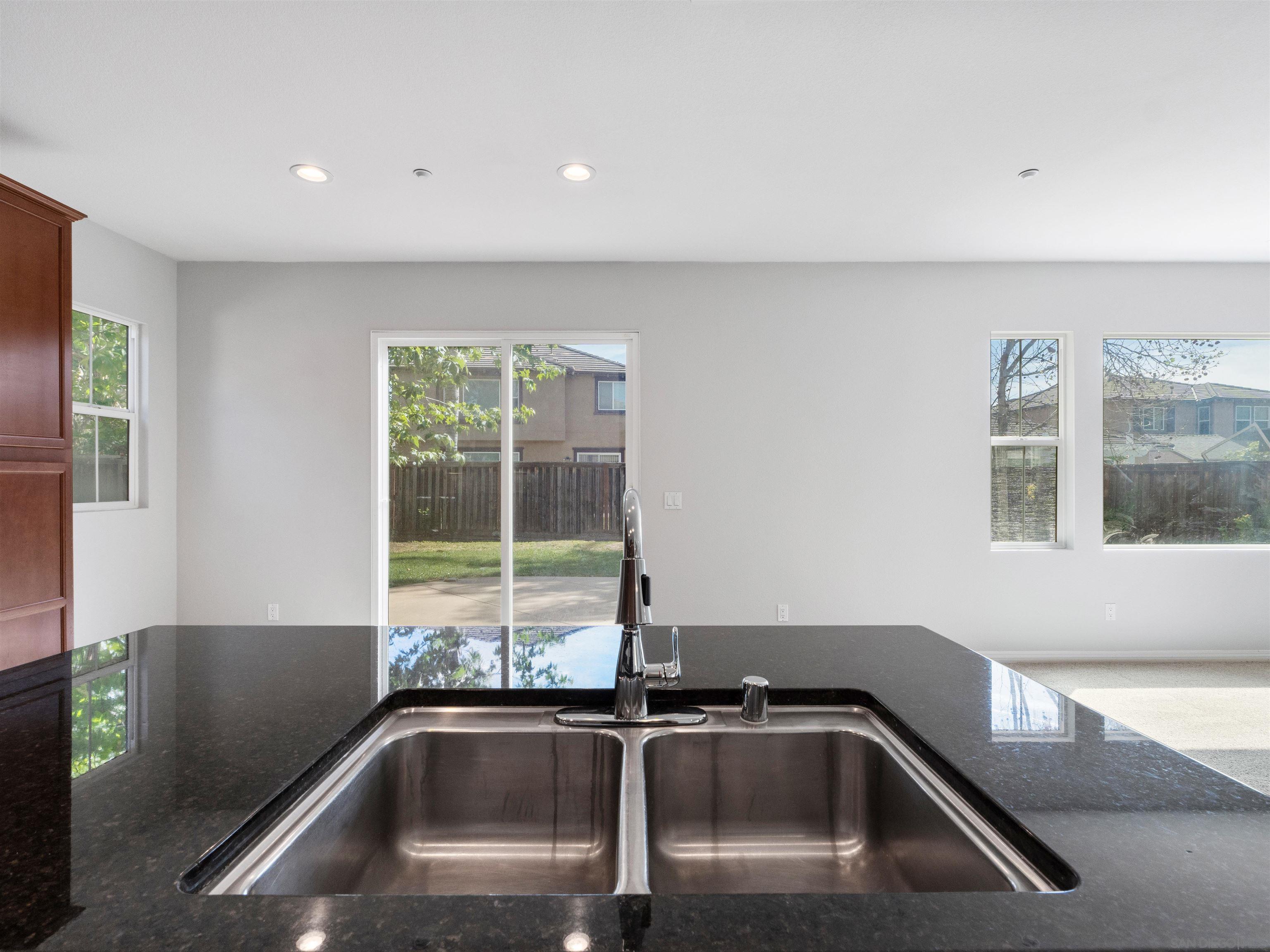 Detail Gallery Image 9 of 49 For 3013  Wohlford Dr, Escondido,  CA 92027 - 4 Beds | 3 Baths