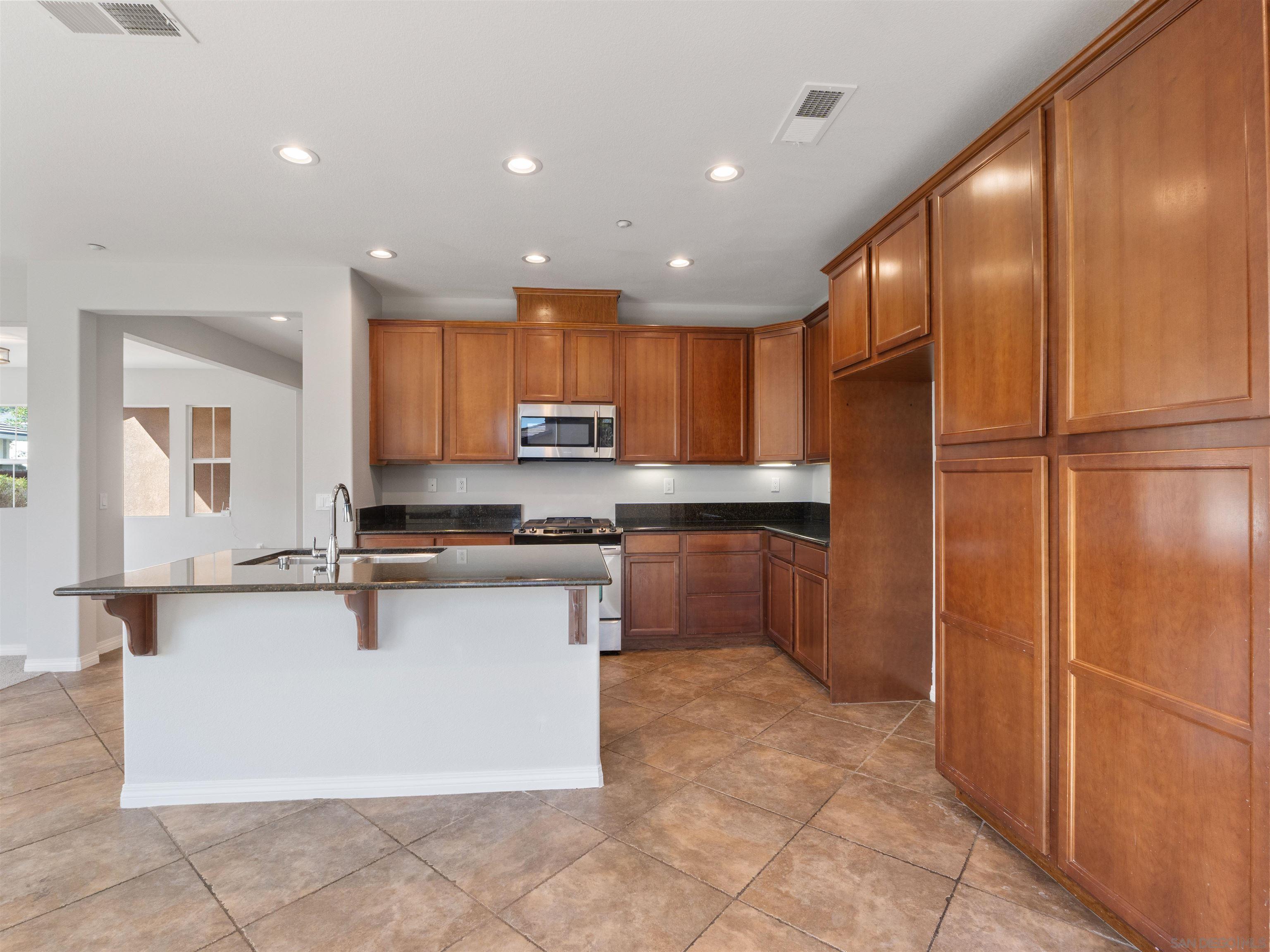 Detail Gallery Image 10 of 49 For 3013  Wohlford Dr, Escondido,  CA 92027 - 4 Beds | 3 Baths