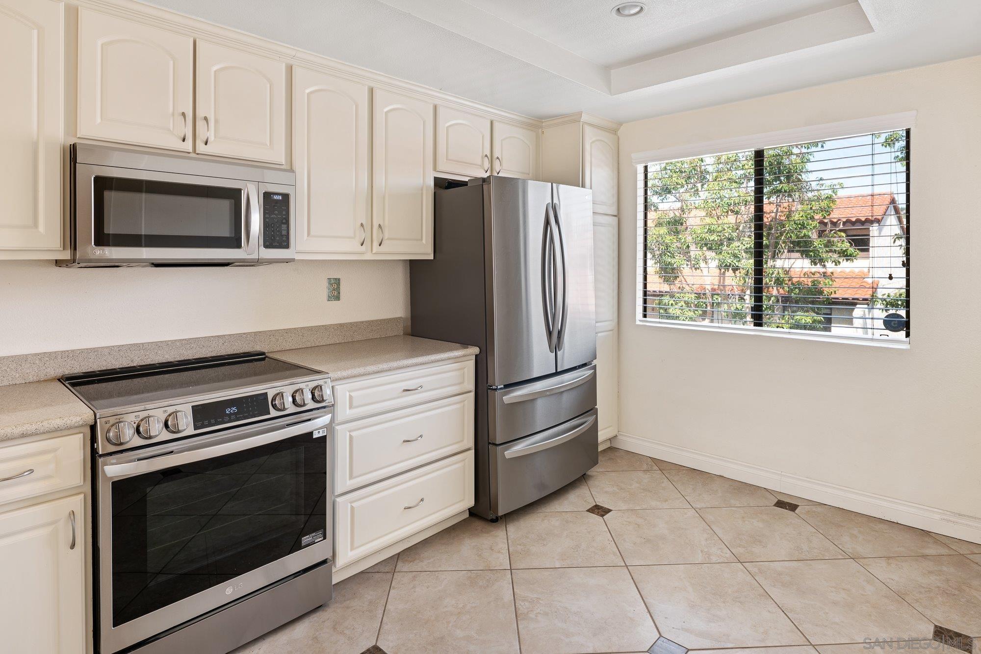 Detail Gallery Image 13 of 42 For 2506  Navarra Drive  #623,  Carlsbad,  CA 92009 - 2 Beds | 2/1 Baths