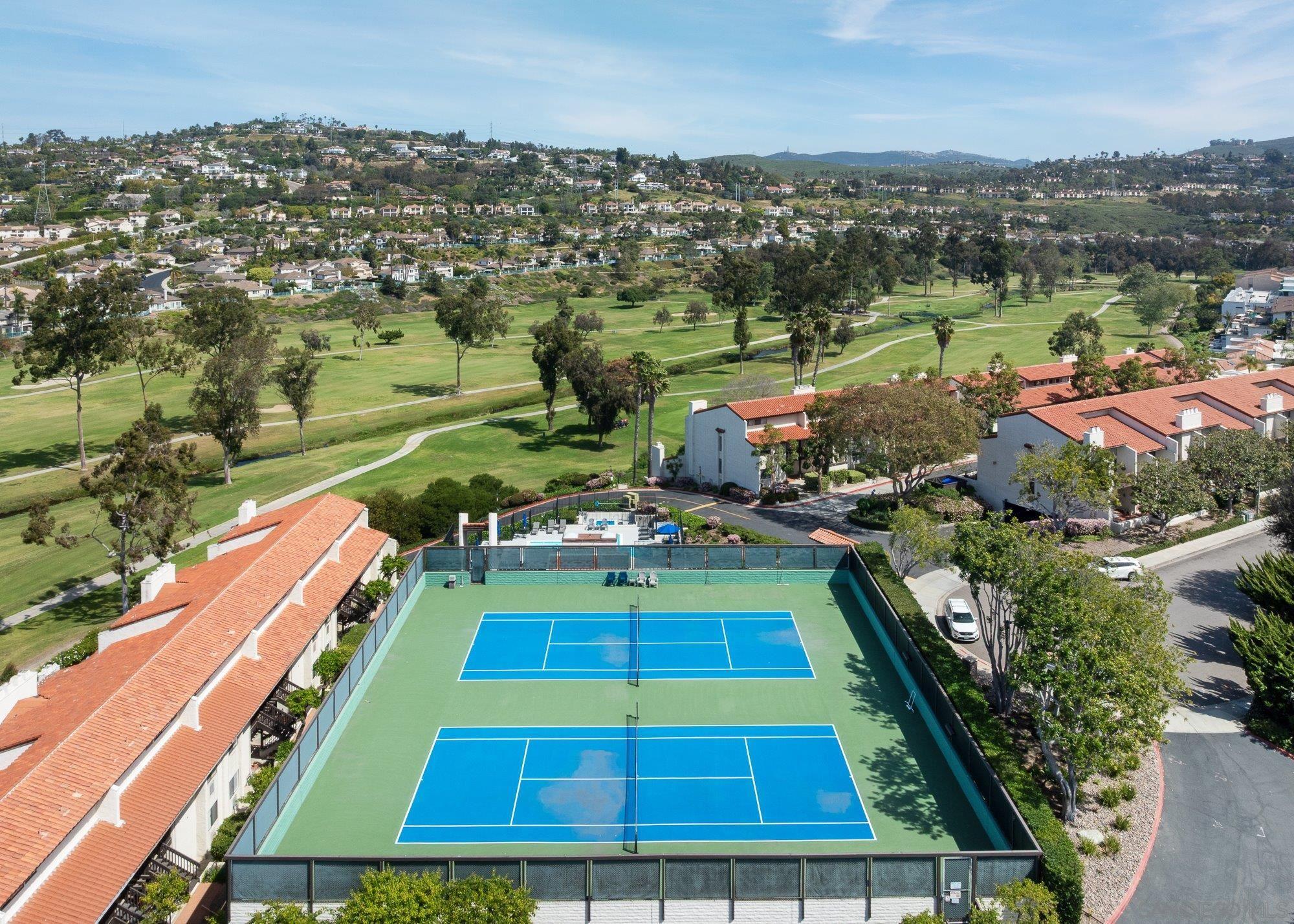 Detail Gallery Image 33 of 42 For 2506  Navarra Drive  #623,  Carlsbad,  CA 92009 - 2 Beds | 2/1 Baths