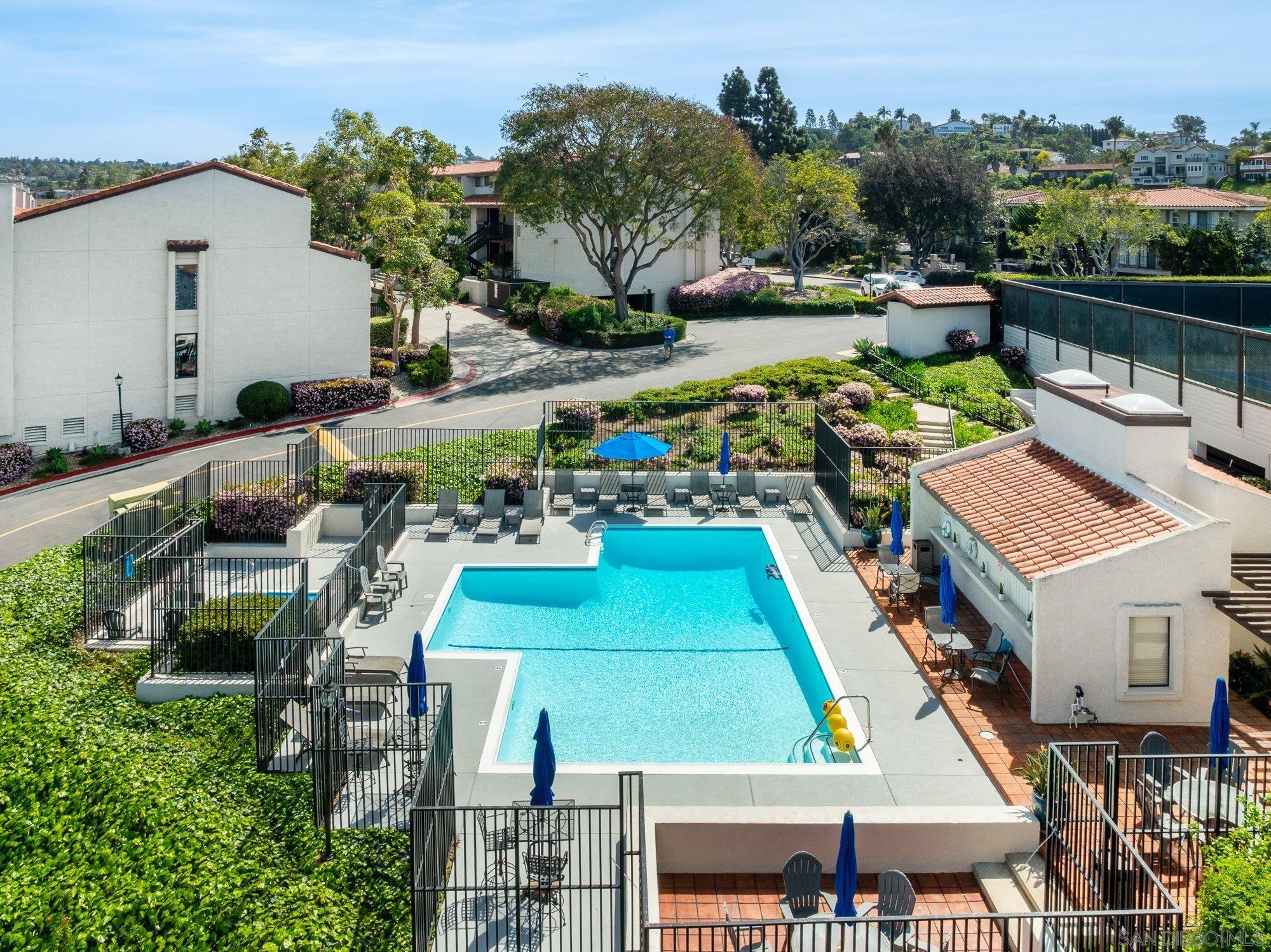 Detail Gallery Image 34 of 42 For 2506  Navarra Drive  #623,  Carlsbad,  CA 92009 - 2 Beds | 2/1 Baths