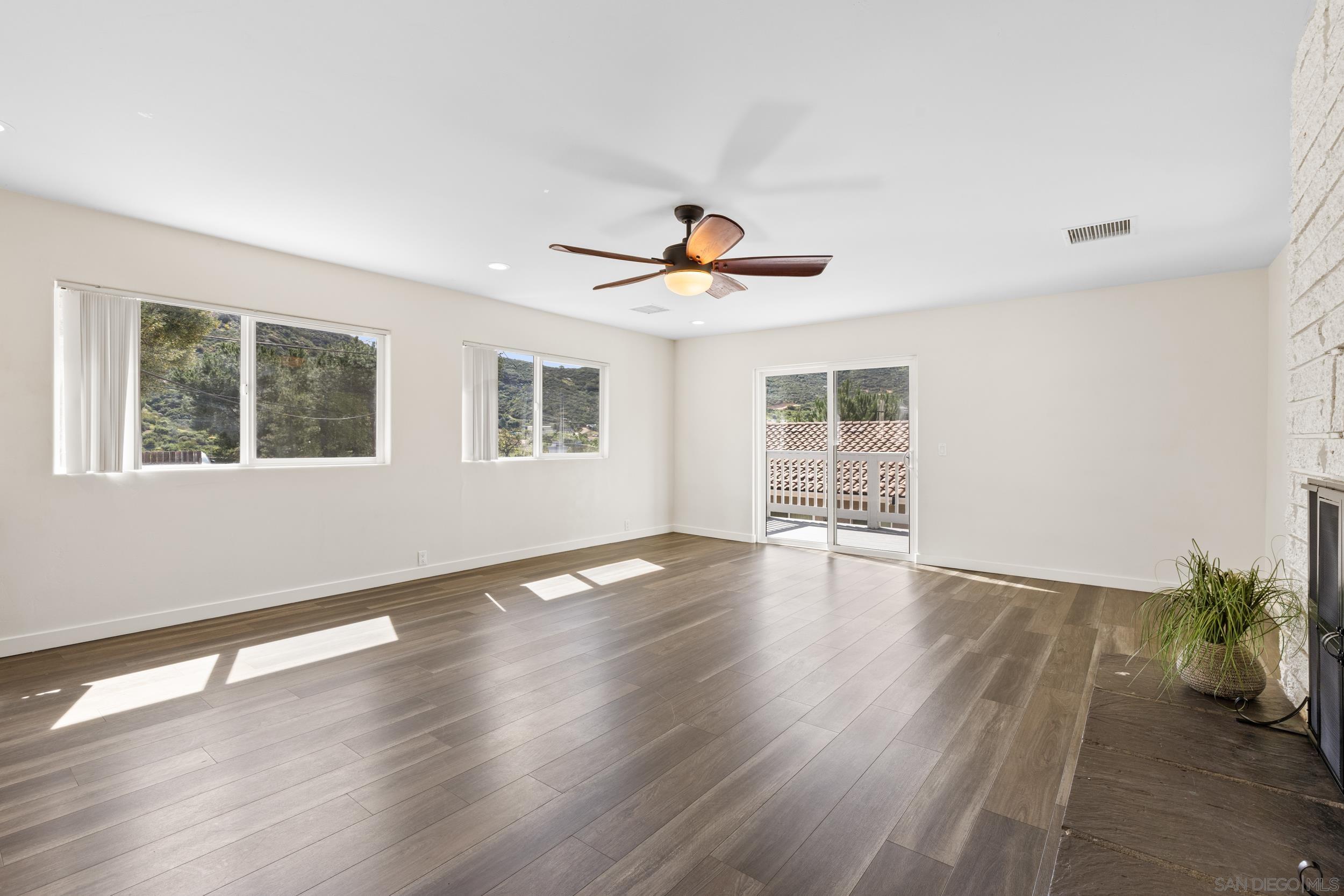 Detail Gallery Image 3 of 29 For 619  Snowden Place, El Cajon,  CA 92019 - 3 Beds | 1 Baths