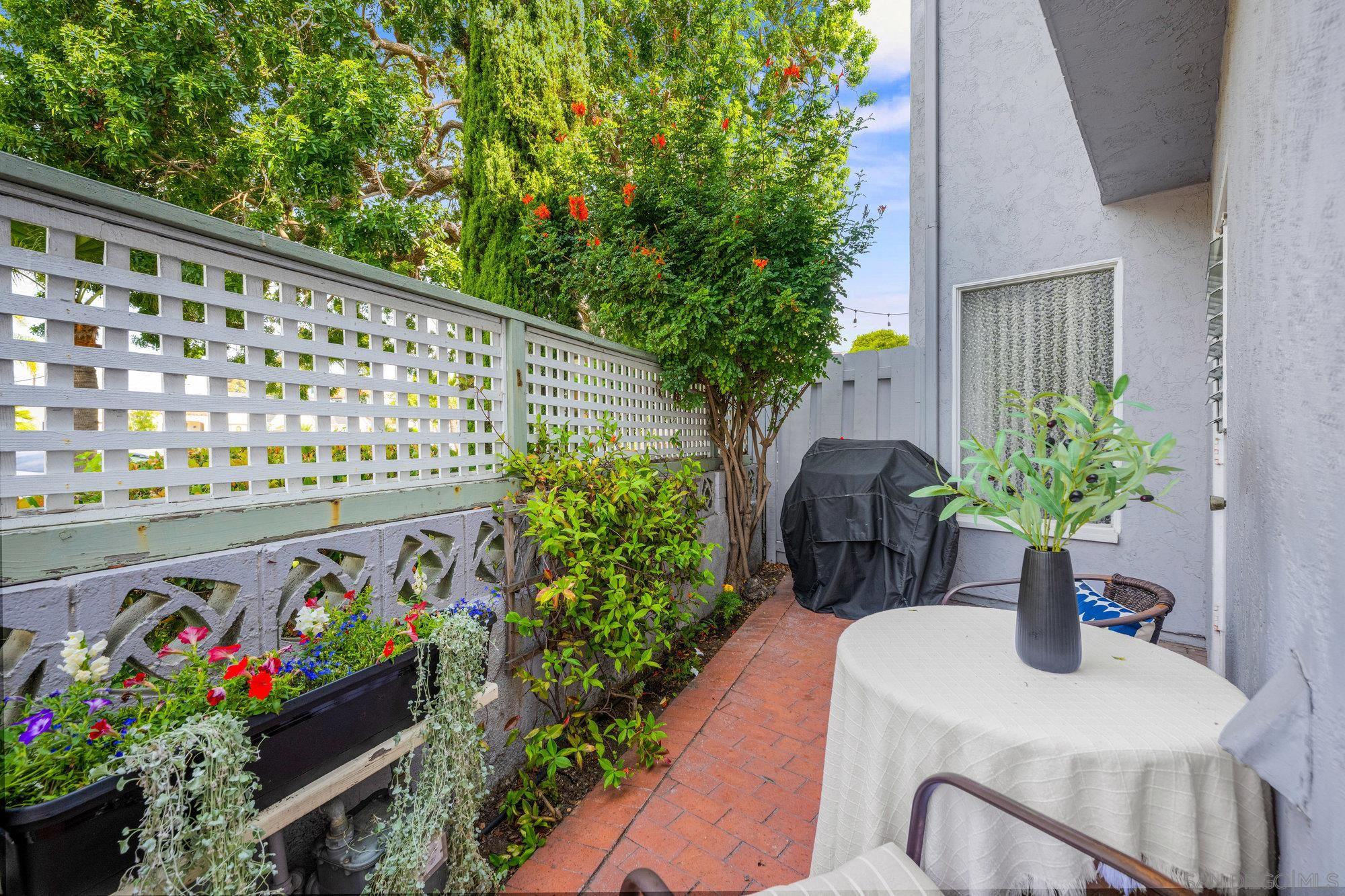 Detail Gallery Image 11 of 21 For 1074  Isabella Avenue, Coronado,  CA 92118 - 3 Beds | 2/1 Baths