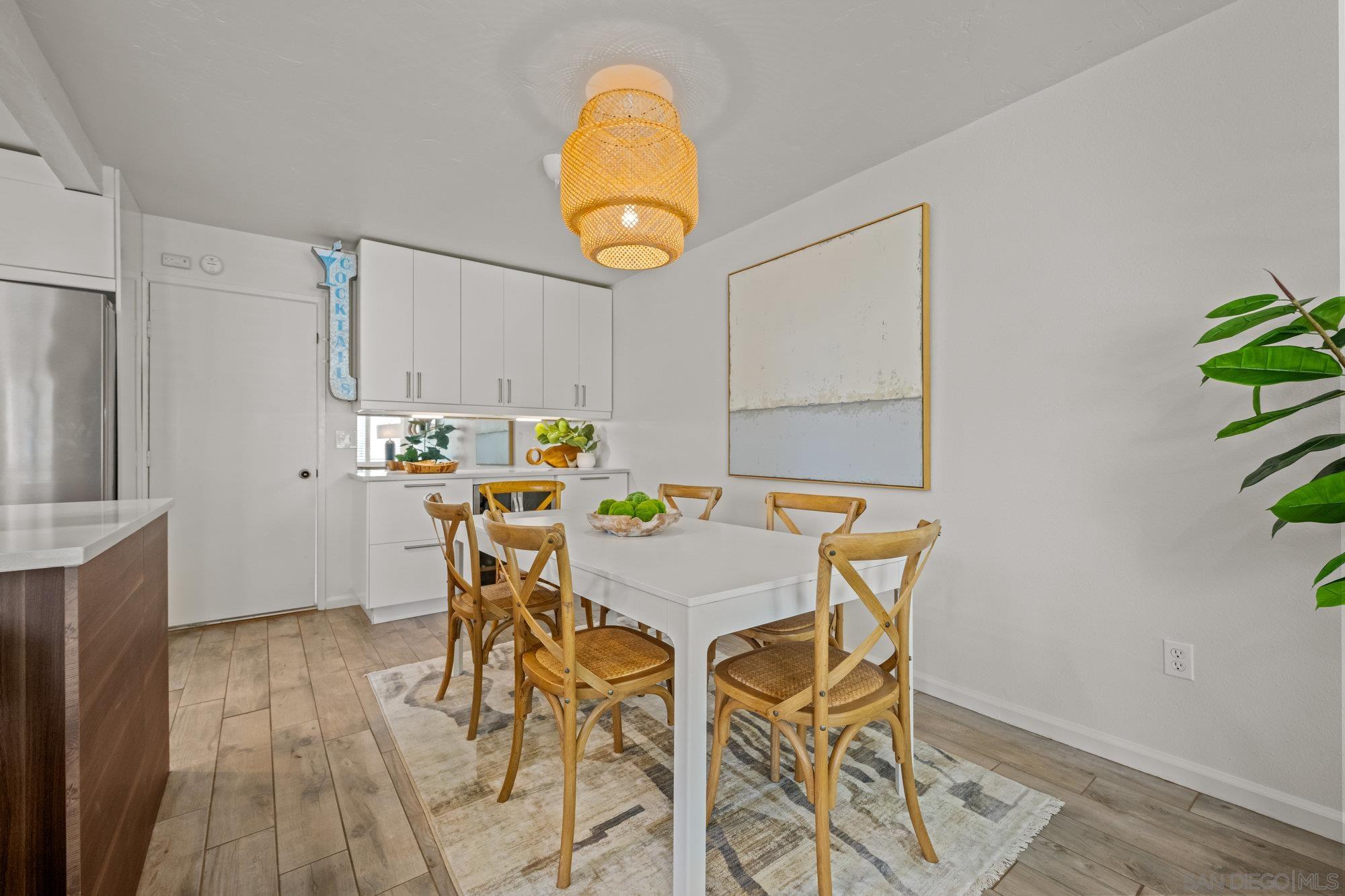 Detail Gallery Image 4 of 21 For 1074  Isabella Avenue, Coronado,  CA 92118 - 3 Beds | 2/1 Baths