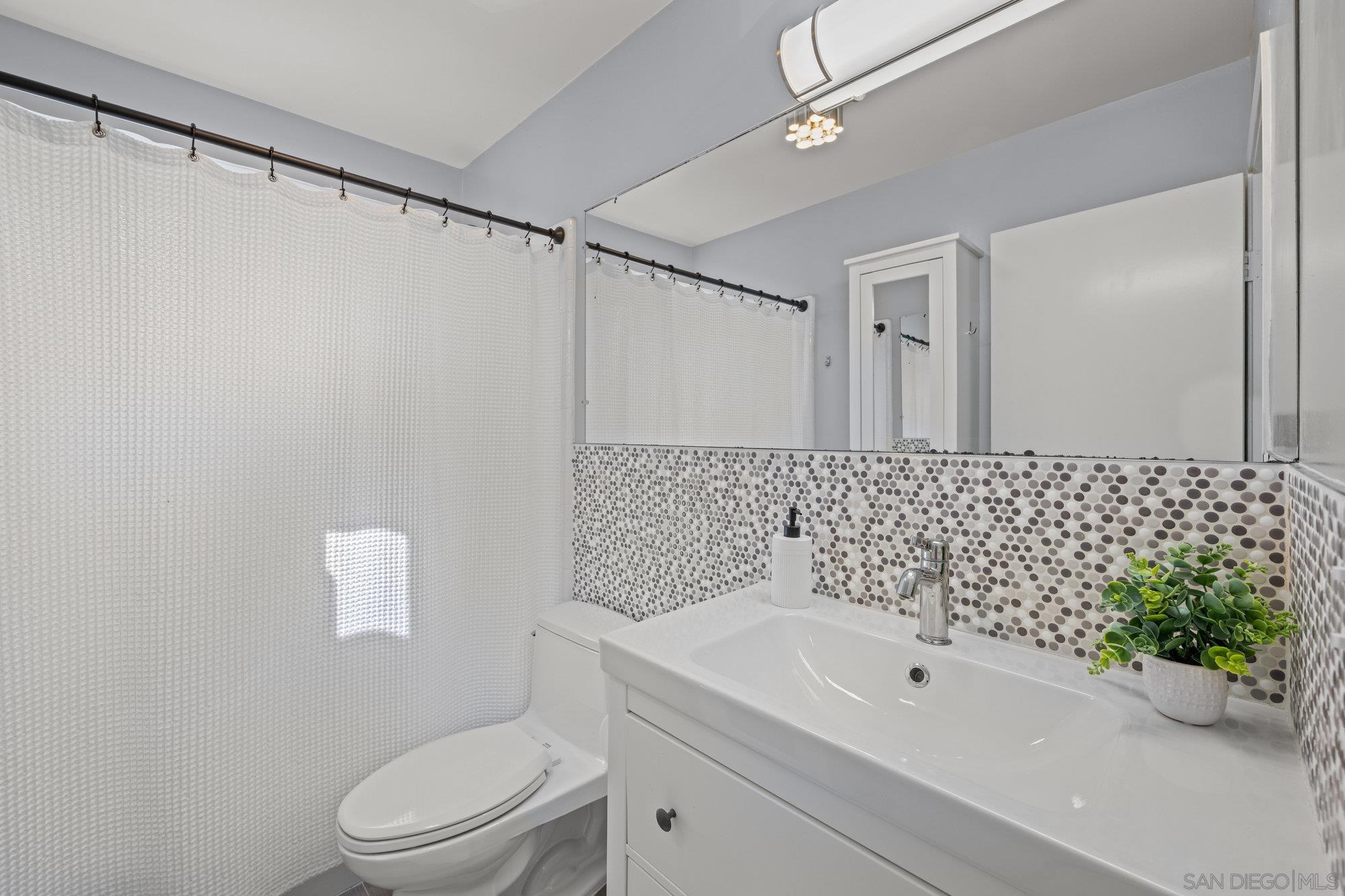 Detail Gallery Image 10 of 21 For 1074  Isabella Avenue, Coronado,  CA 92118 - 3 Beds | 2/1 Baths