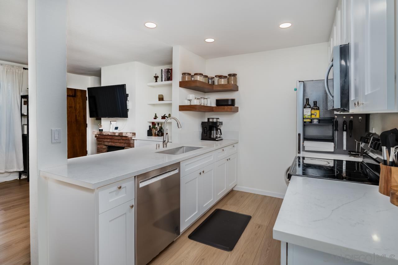 Detail Gallery Image 5 of 25 For 4174  Marlborough Ave  #1,  San Diego,  CA 92105 - 2 Beds | 2 Baths