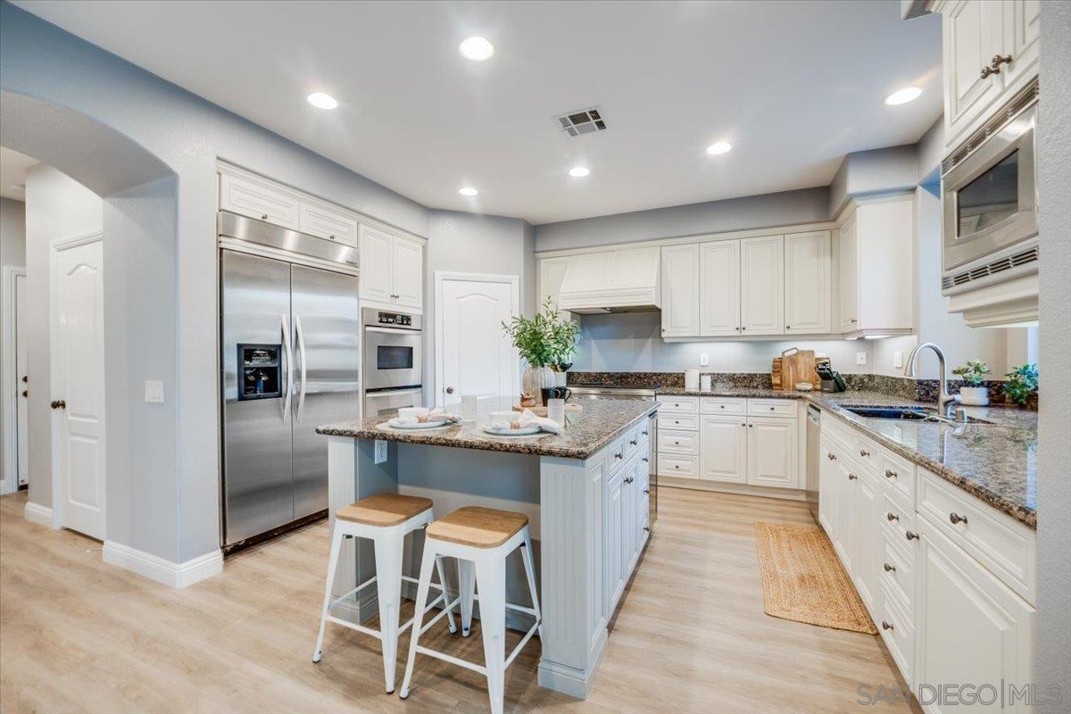 Detail Gallery Image 15 of 48 For 3272  Avenida La Cima, Carlsbad,  CA 92009 - 4 Beds | 3/1 Baths