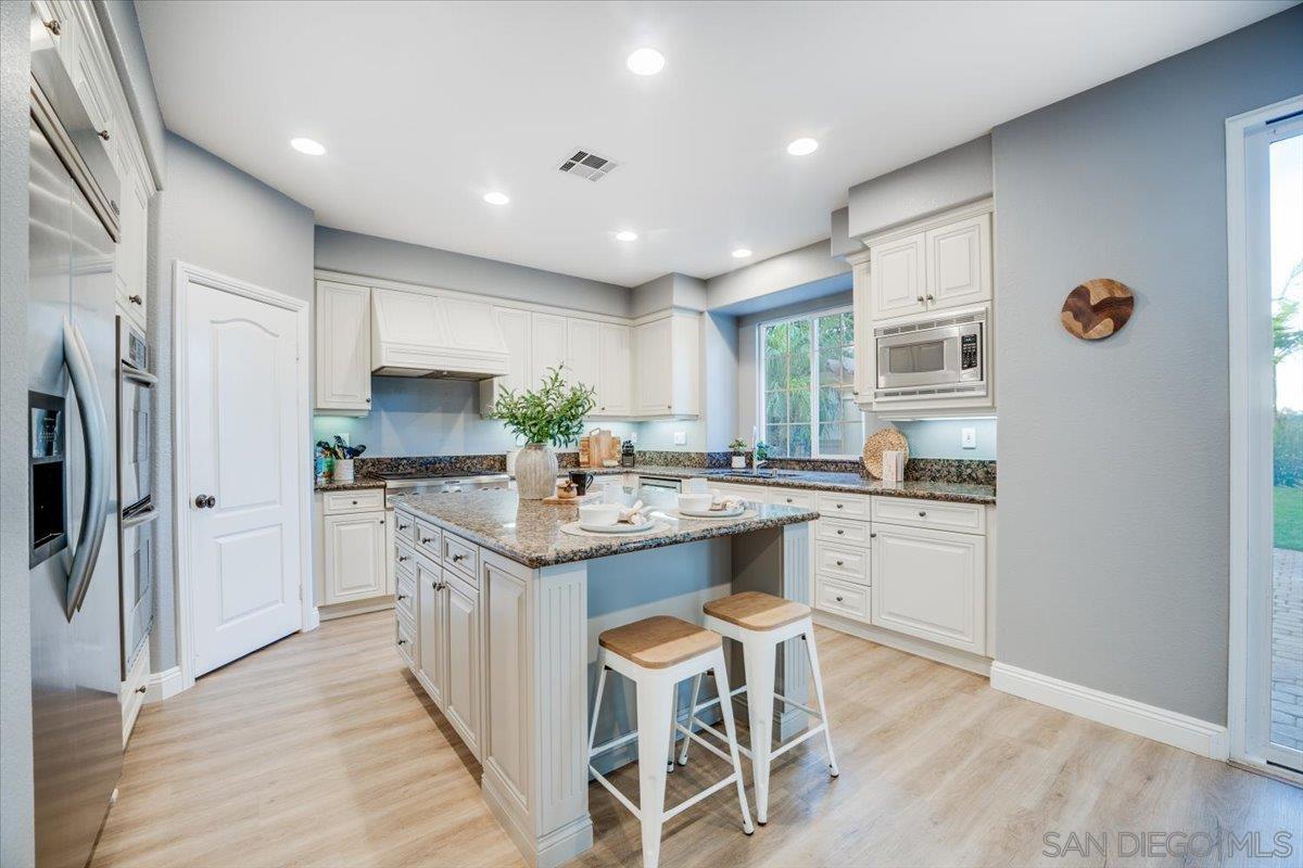 Detail Gallery Image 16 of 48 For 3272  Avenida La Cima, Carlsbad,  CA 92009 - 4 Beds | 3/1 Baths