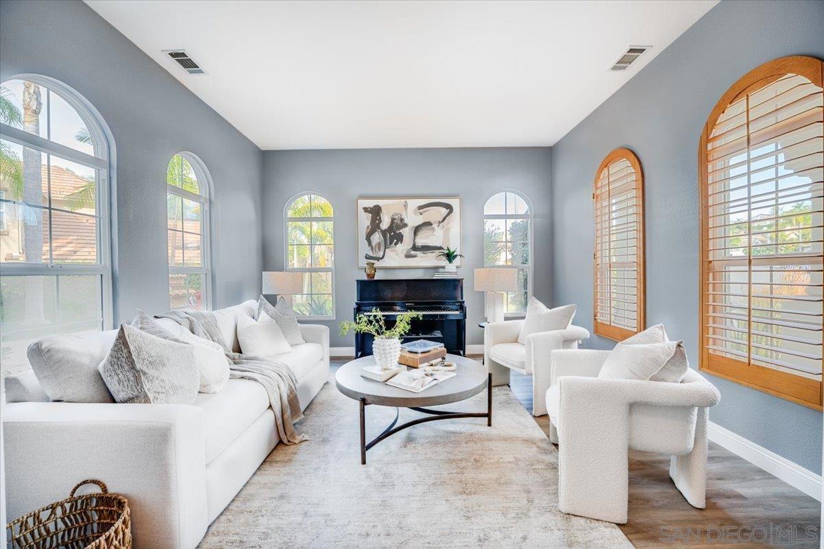 Detail Gallery Image 3 of 48 For 3272  Avenida La Cima, Carlsbad,  CA 92009 - 4 Beds | 3/1 Baths