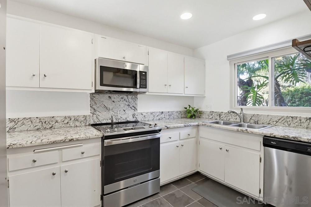 Detail Gallery Image 11 of 37 For 4202  Loma Riviera Ln, San Diego,  CA 92110 - 2 Beds | 1/1 Baths