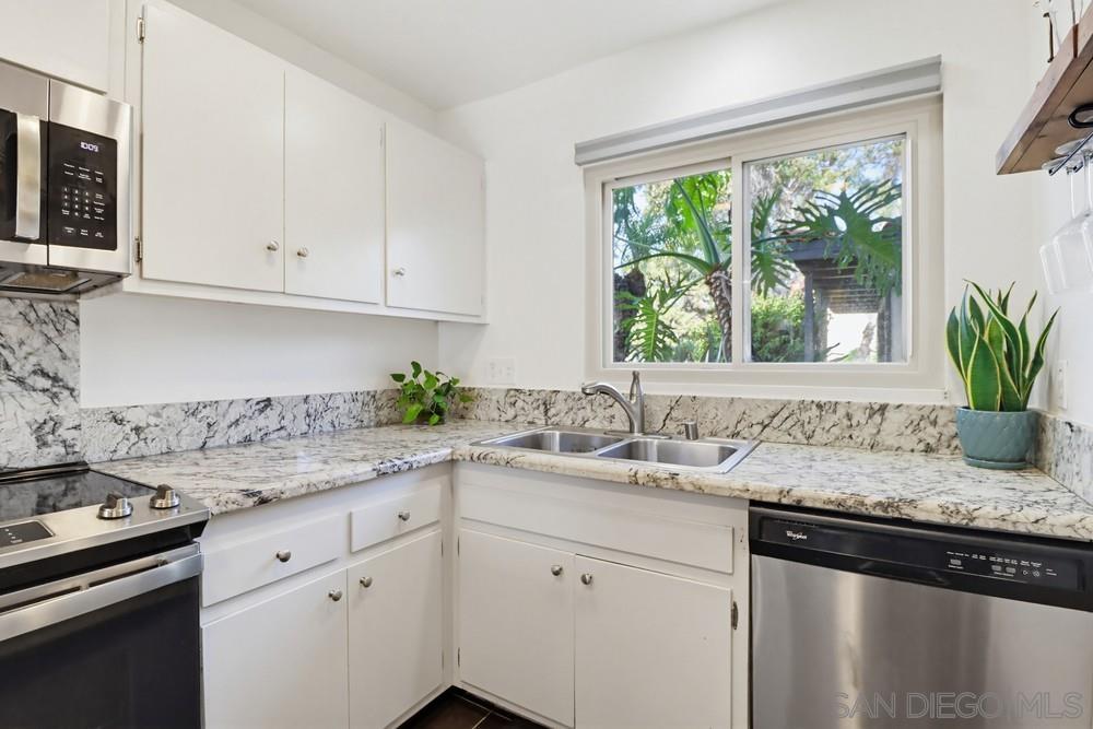 Detail Gallery Image 12 of 37 For 4202  Loma Riviera Ln, San Diego,  CA 92110 - 2 Beds | 1/1 Baths