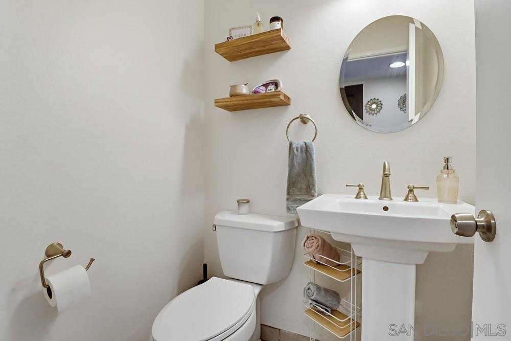 Detail Gallery Image 14 of 37 For 4202  Loma Riviera Ln, San Diego,  CA 92110 - 2 Beds | 1/1 Baths