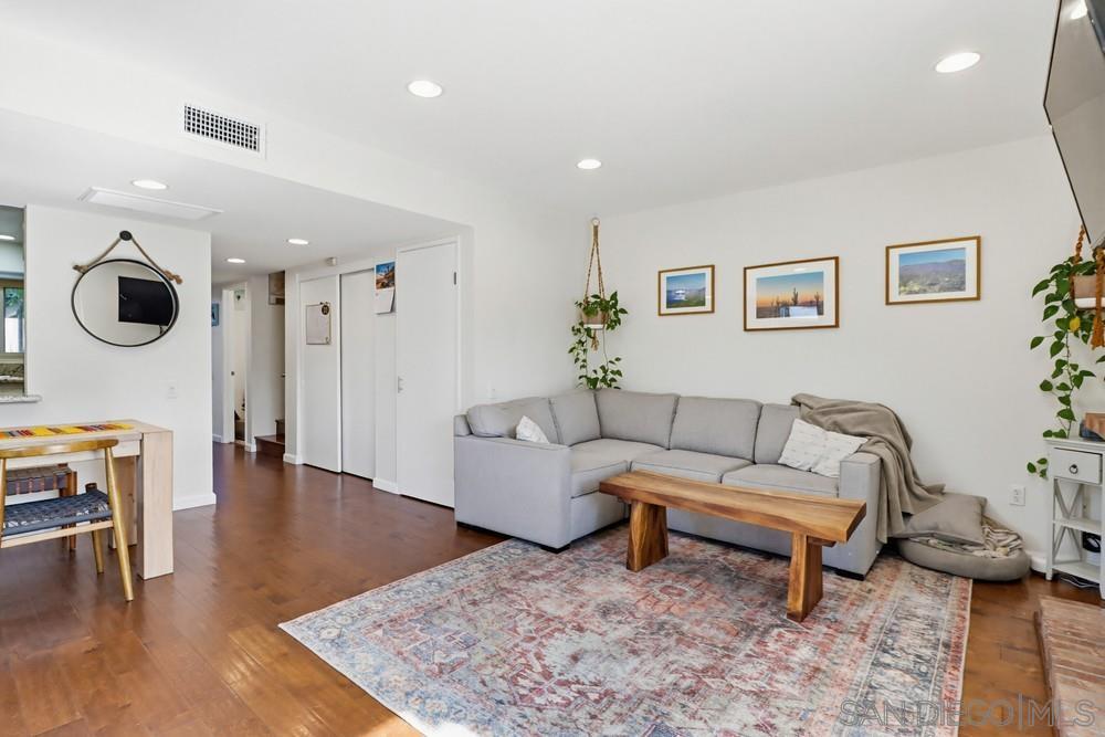 Detail Gallery Image 9 of 37 For 4202  Loma Riviera Ln, San Diego,  CA 92110 - 2 Beds | 1/1 Baths