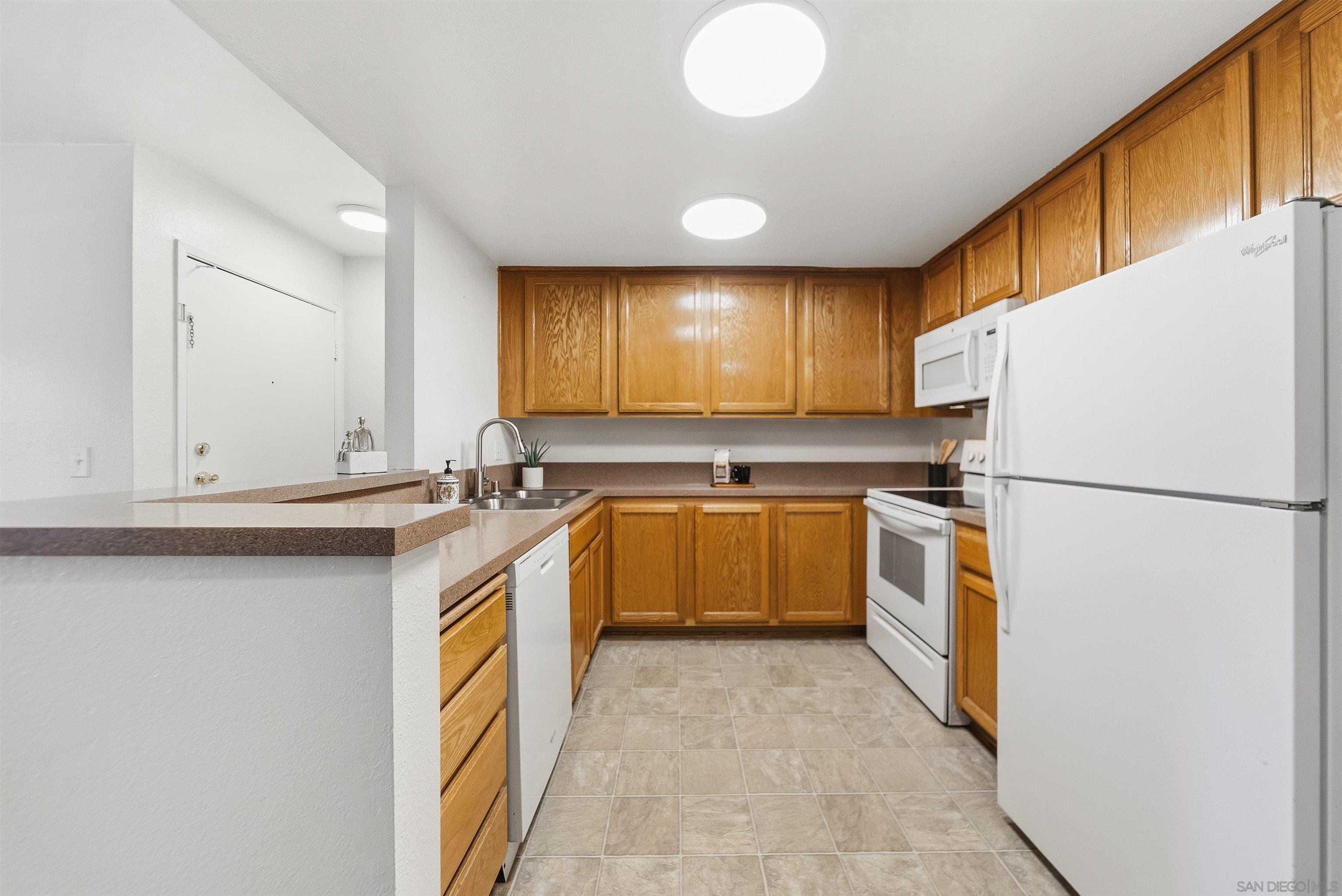 Detail Gallery Image 13 of 43 For 5922  Rancho Mission Rd  #74,  San Diego,  CA 92108 - 1 Beds | 1 Baths