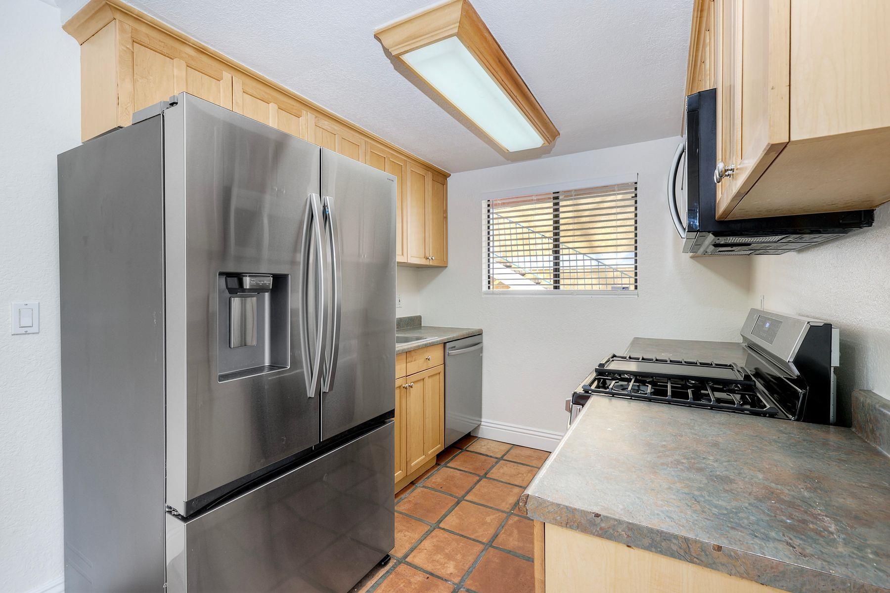 Detail Gallery Image 12 of 25 For 9948  San Juan St  #4,  Spring Valley,  CA 91977 - 2 Beds | 2 Baths