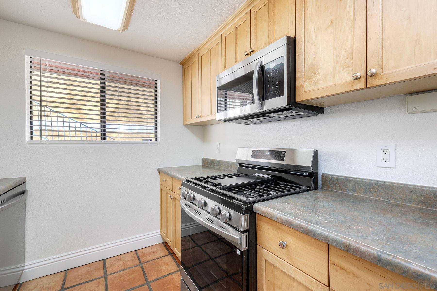 Detail Gallery Image 14 of 25 For 9948  San Juan St  #4,  Spring Valley,  CA 91977 - 2 Beds | 2 Baths