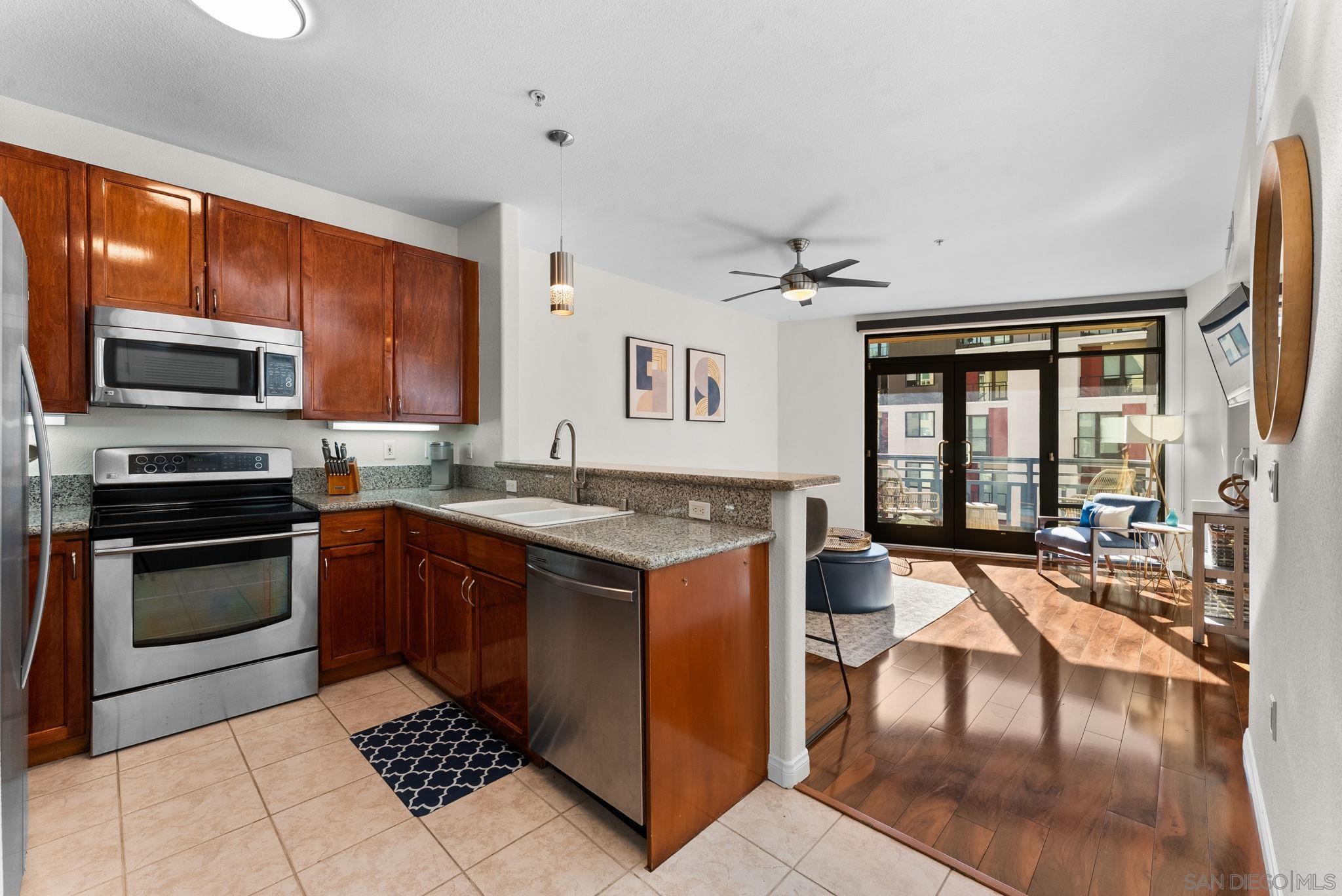 Detail Gallery Image 2 of 26 For 330  J St  #404,  San Diego,  CA 92101 - 1 Beds | 1 Baths