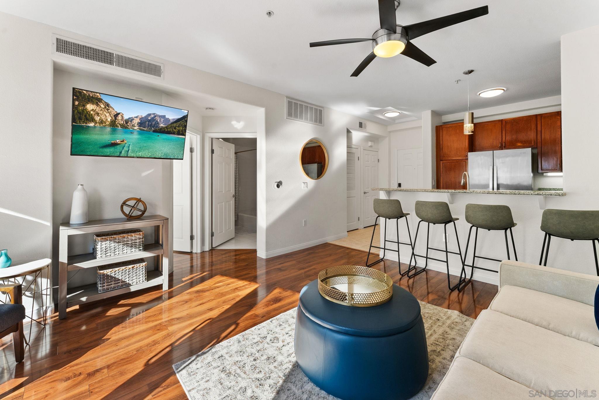 Detail Gallery Image 4 of 26 For 330  J St  #404,  San Diego,  CA 92101 - 1 Beds | 1 Baths