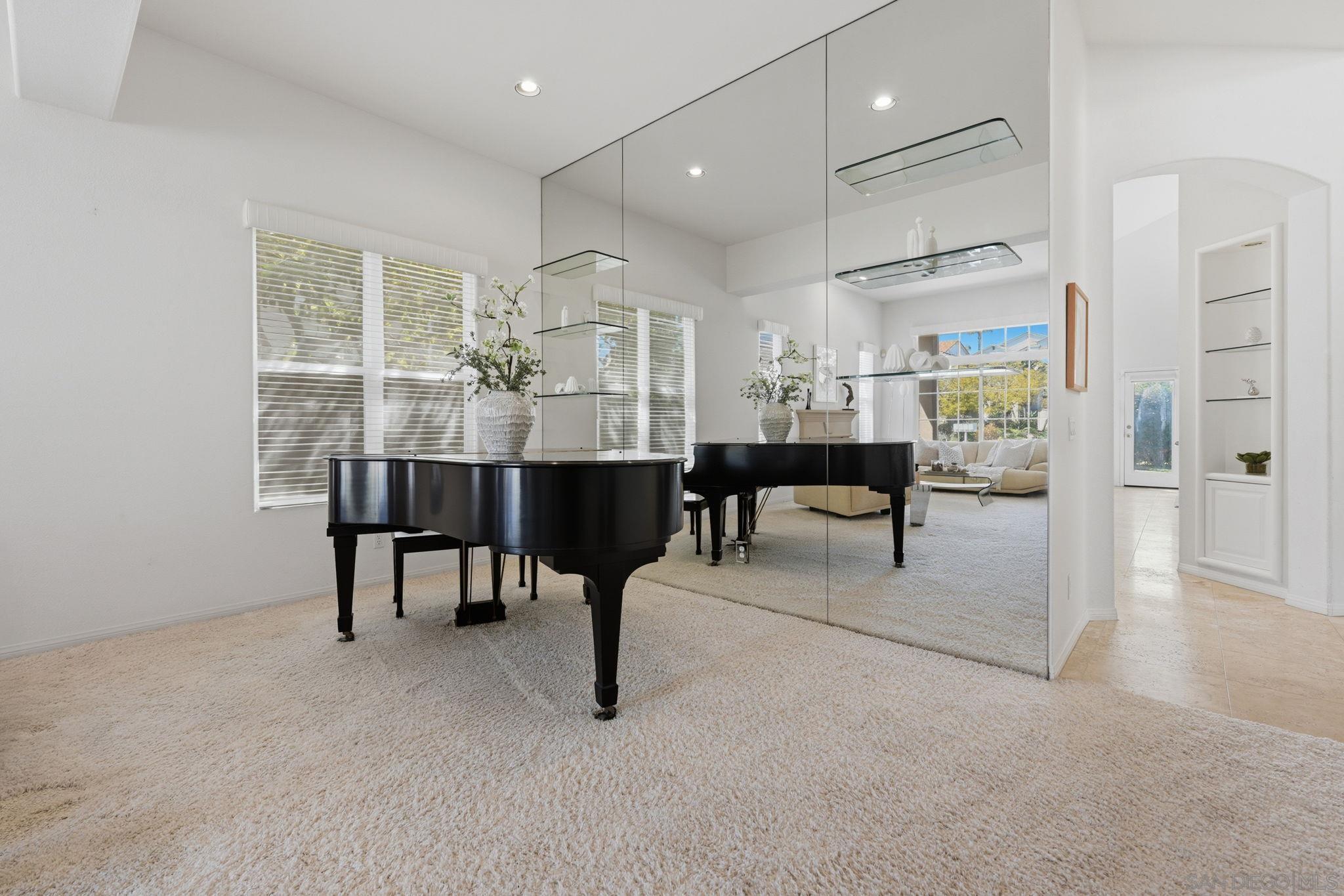 Detail Gallery Image 11 of 61 For 917  Anatra Ct, Carlsbad,  CA 92011 - 4 Beds | 2/1 Baths