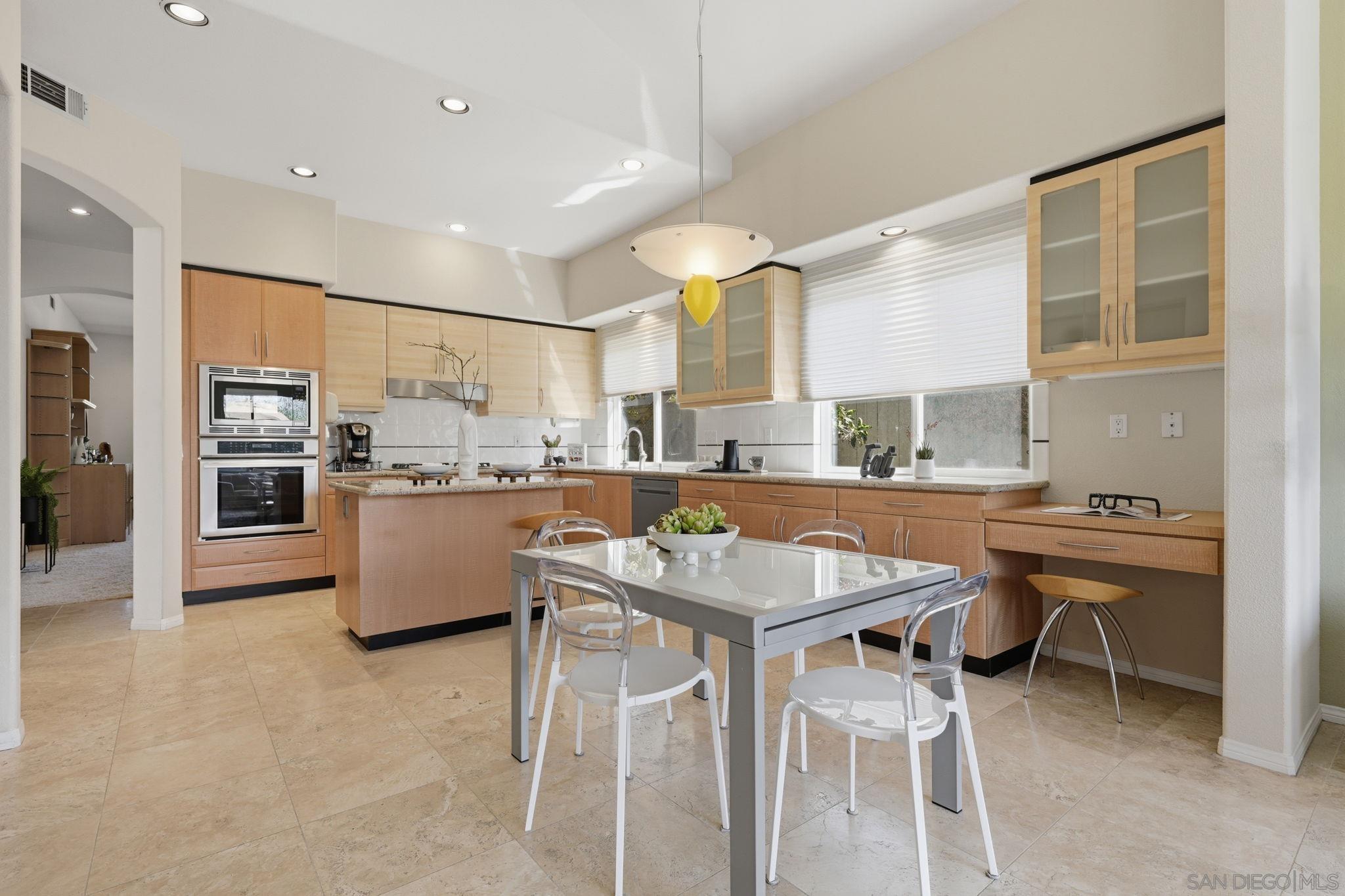 Detail Gallery Image 14 of 61 For 917  Anatra Ct, Carlsbad,  CA 92011 - 4 Beds | 2/1 Baths