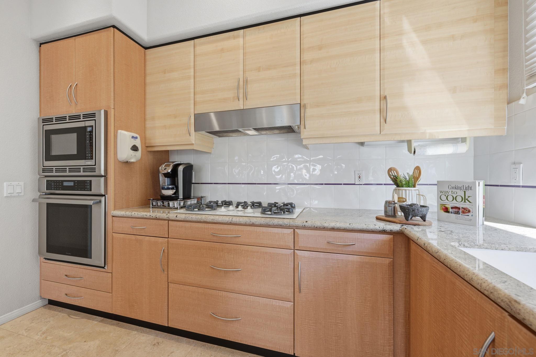 Detail Gallery Image 17 of 61 For 917  Anatra Ct, Carlsbad,  CA 92011 - 4 Beds | 2/1 Baths