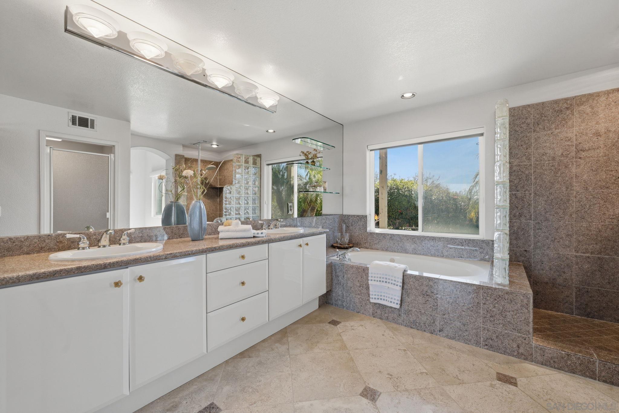 Detail Gallery Image 34 of 61 For 917  Anatra Ct, Carlsbad,  CA 92011 - 4 Beds | 2/1 Baths