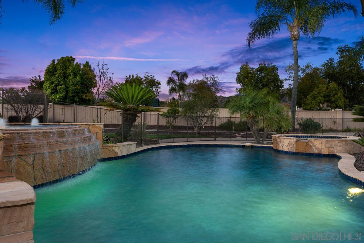 Detail Gallery Image 4 of 37 For 1751  Victoria Way, San Marcos,  CA 92069 - 5 Beds | 3/1 Baths