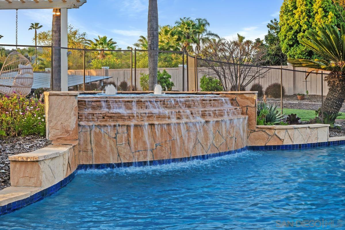 Detail Gallery Image 6 of 37 For 1751  Victoria Way, San Marcos,  CA 92069 - 5 Beds | 3/1 Baths