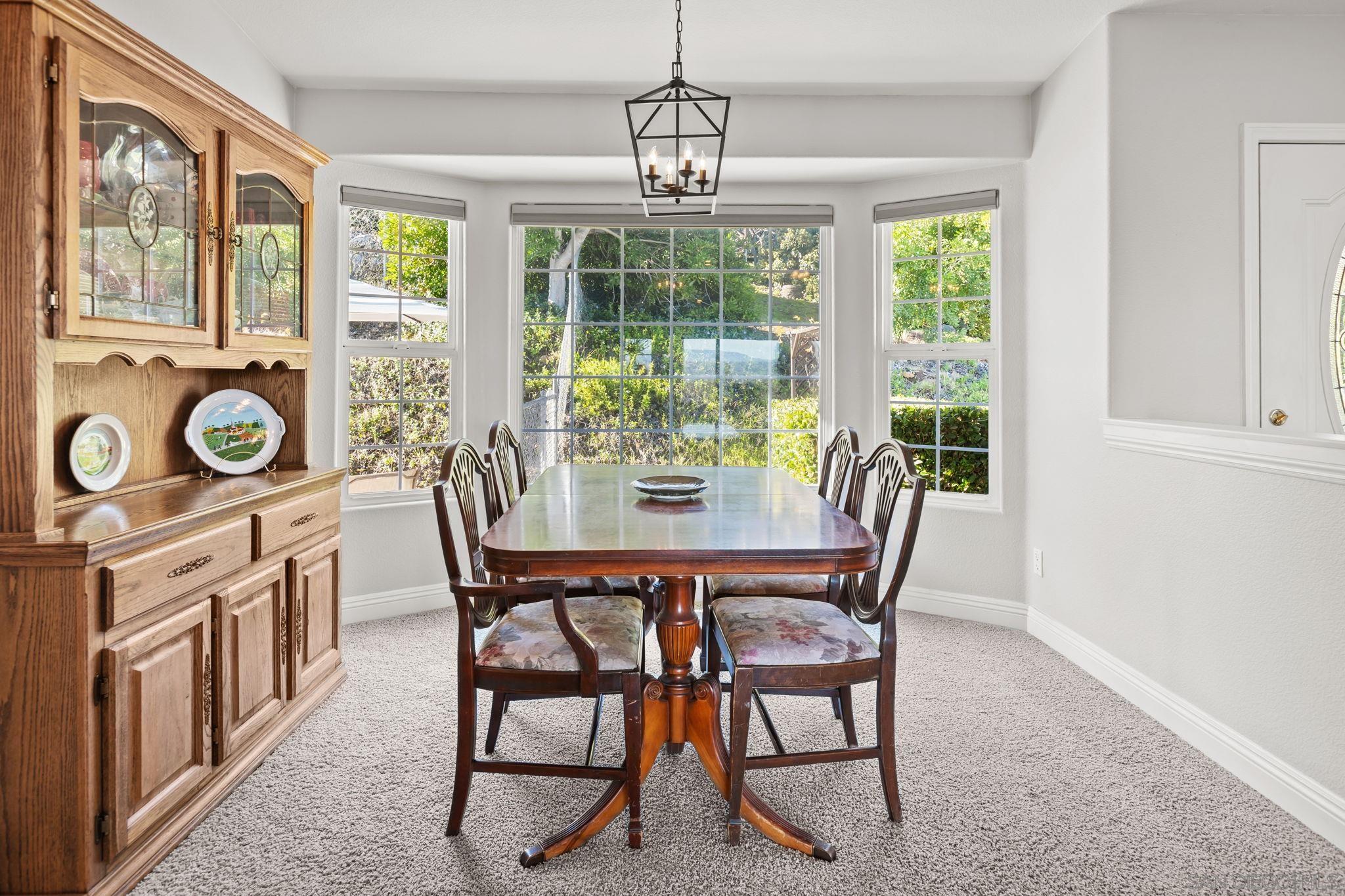 Detail Gallery Image 11 of 31 For 1033  via Contenta, Escondido,  CA 92029 - 5 Beds | 3/1 Baths