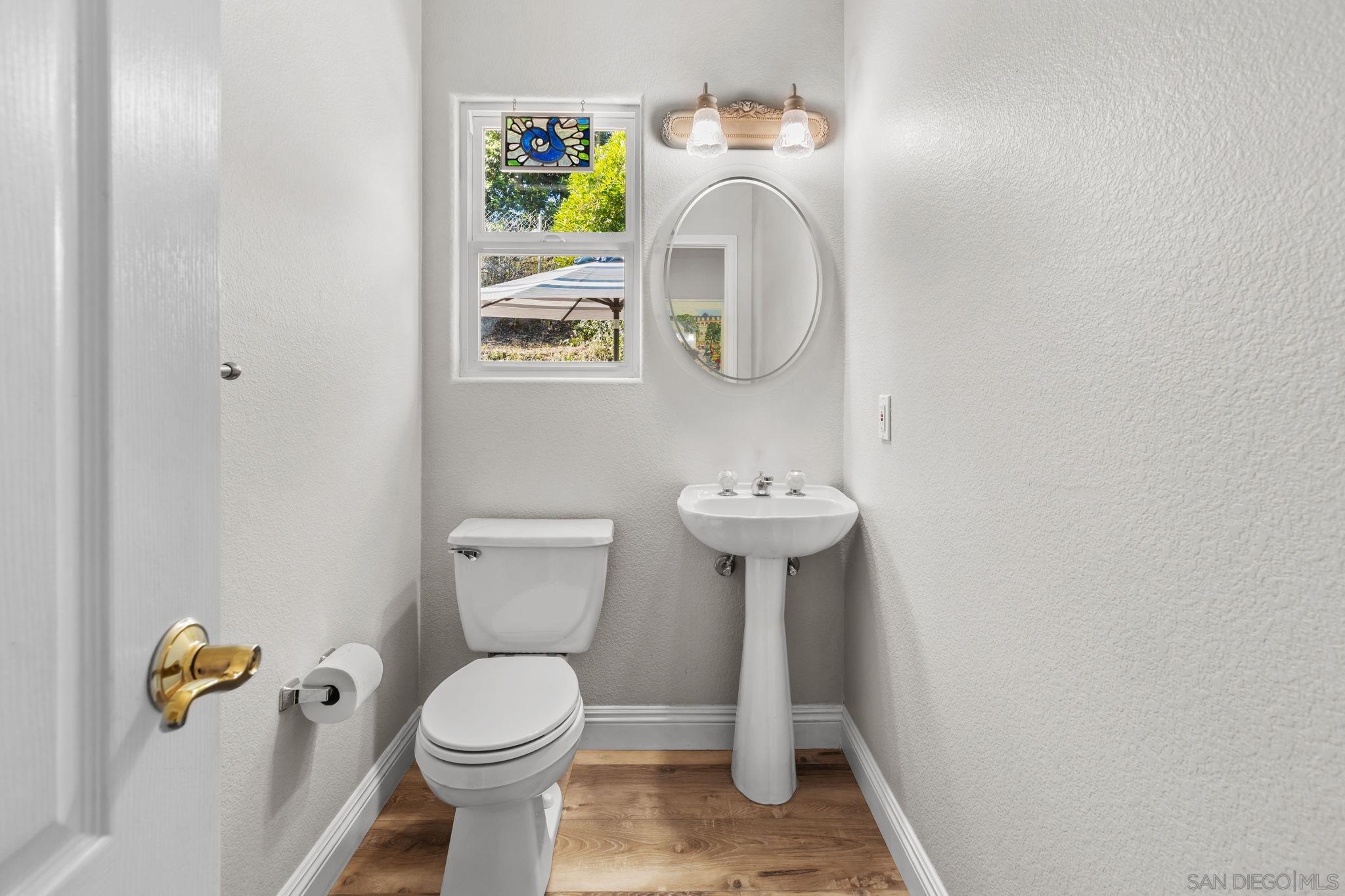 Detail Gallery Image 12 of 31 For 1033  via Contenta, Escondido,  CA 92029 - 5 Beds | 3/1 Baths