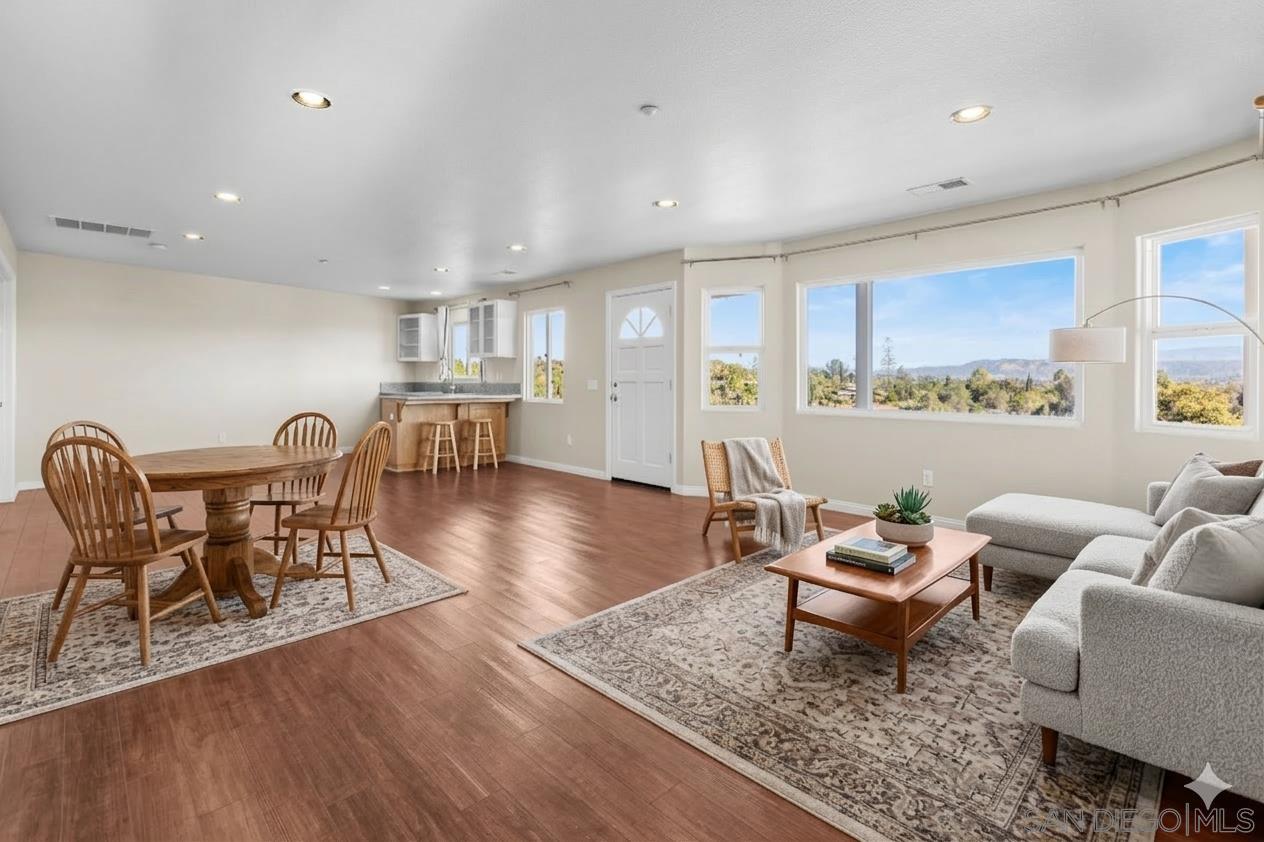 Detail Gallery Image 20 of 31 For 1033  via Contenta, Escondido,  CA 92029 - 5 Beds | 3/1 Baths