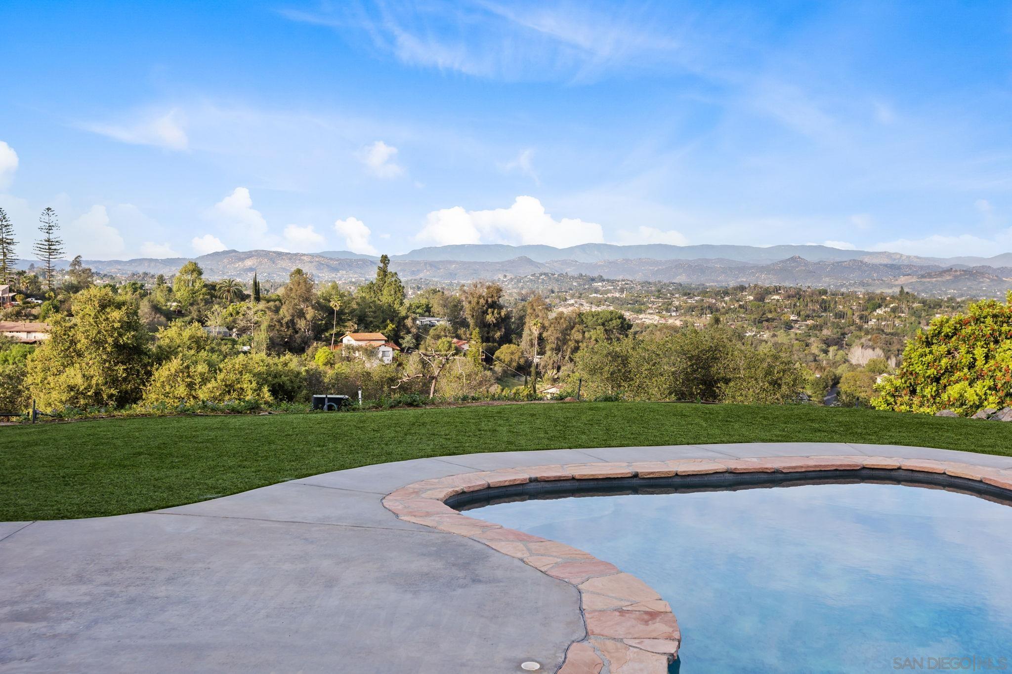 Detail Gallery Image 27 of 31 For 1033  via Contenta, Escondido,  CA 92029 - 5 Beds | 3/1 Baths