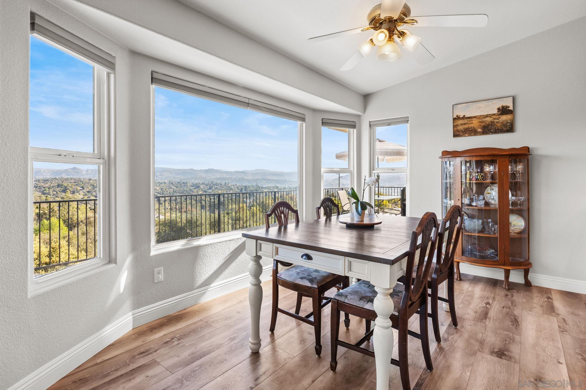 Detail Gallery Image 9 of 31 For 1033  via Contenta, Escondido,  CA 92029 - 5 Beds | 3/1 Baths