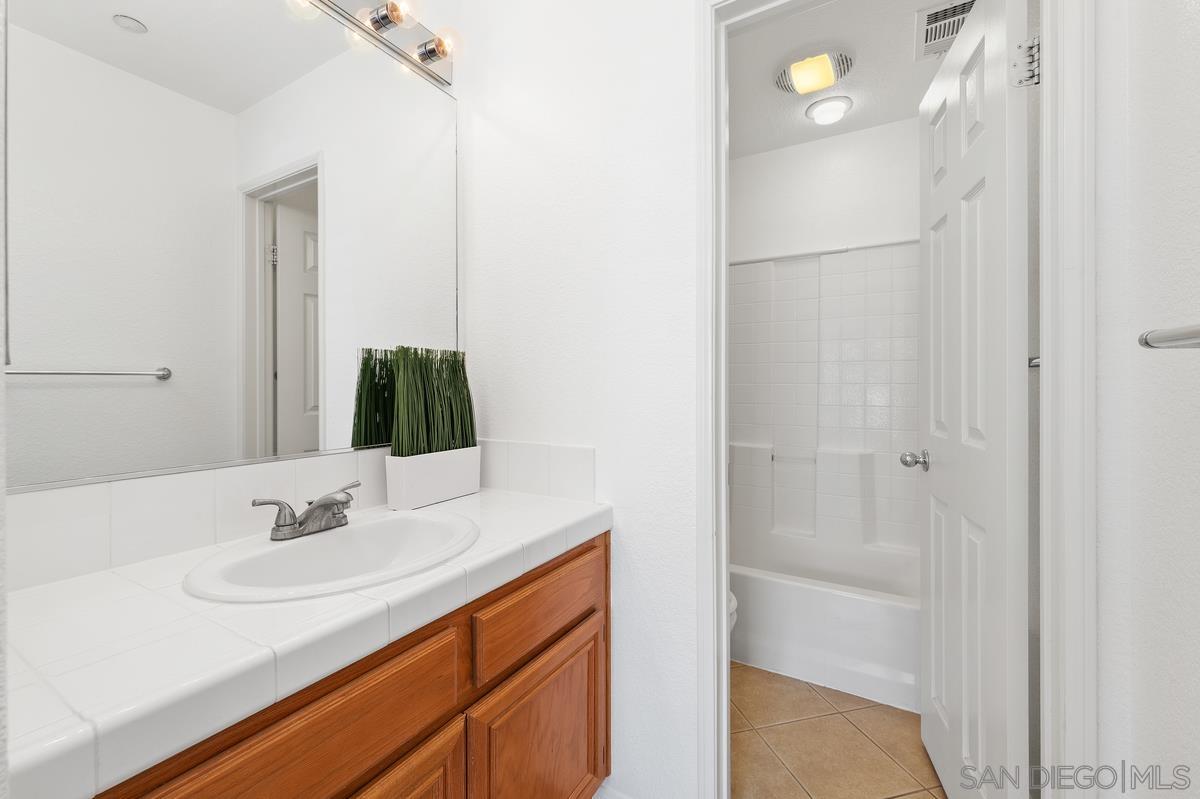 Detail Gallery Image 18 of 33 For 2908  Escala Cir, San Diego,  CA 92108 - 3 Beds | 3 Baths