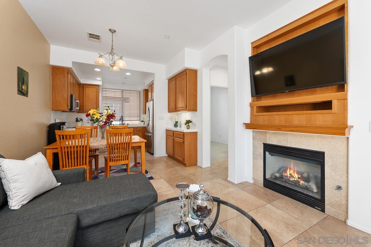 Detail Gallery Image 7 of 33 For 2908  Escala Cir, San Diego,  CA 92108 - 3 Beds | 3 Baths