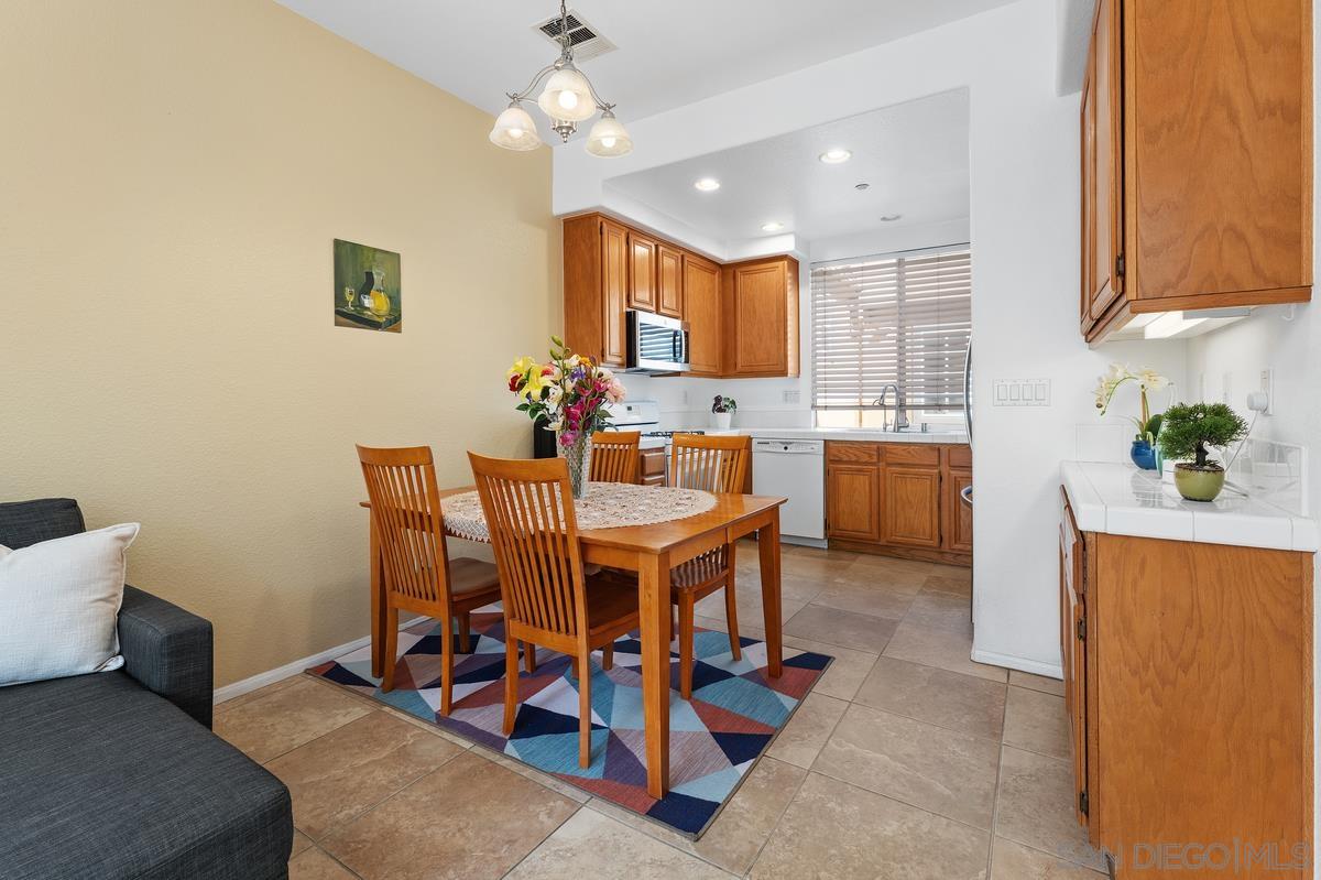 Detail Gallery Image 8 of 33 For 2908  Escala Cir, San Diego,  CA 92108 - 3 Beds | 3 Baths