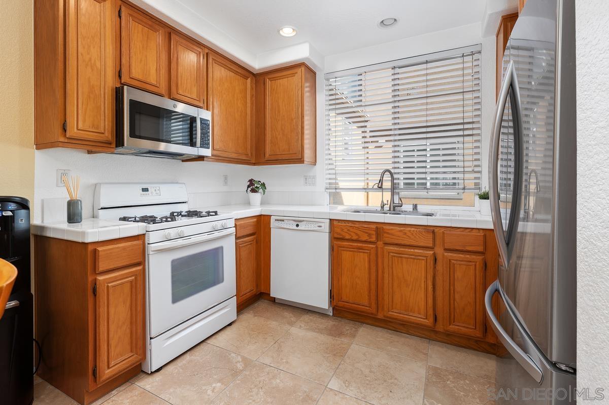 Detail Gallery Image 9 of 33 For 2908  Escala Cir, San Diego,  CA 92108 - 3 Beds | 3 Baths