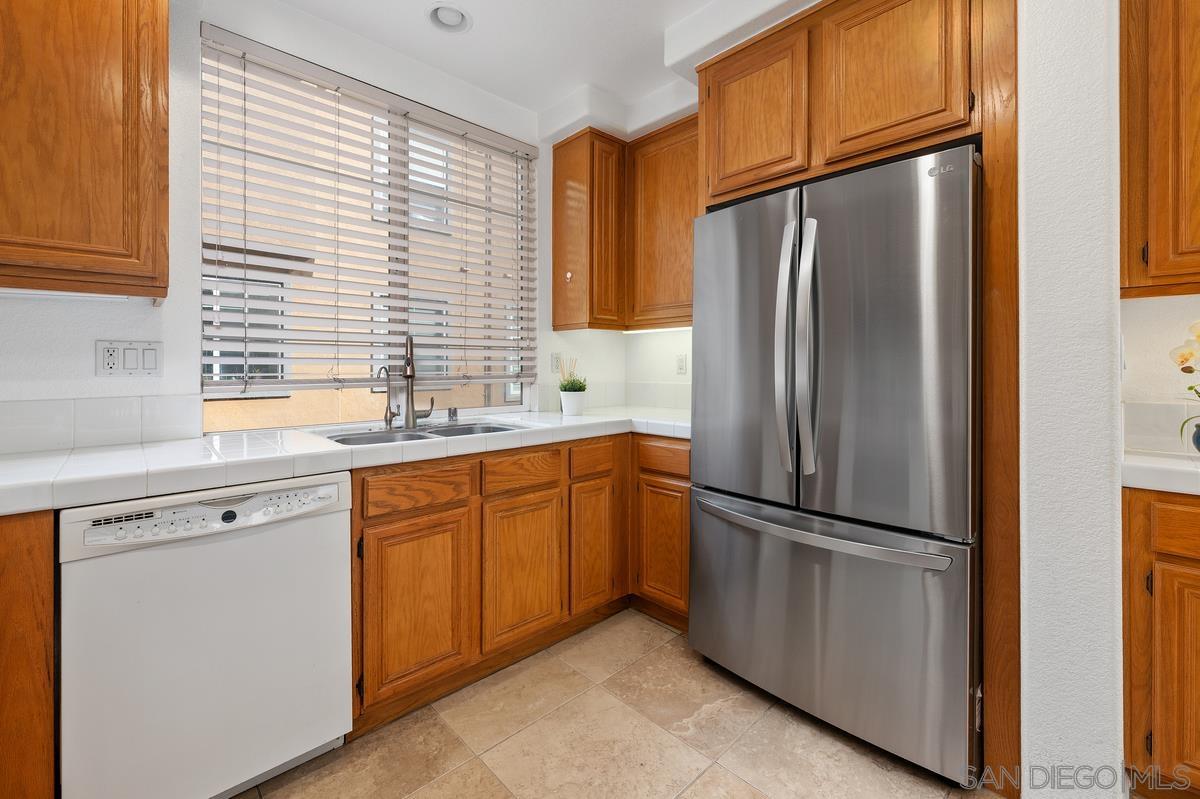 Detail Gallery Image 10 of 33 For 2908  Escala Cir, San Diego,  CA 92108 - 3 Beds | 3 Baths