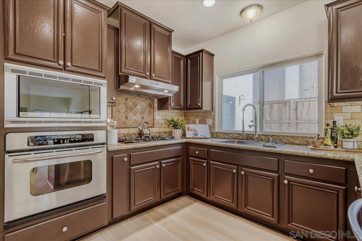 Detail Gallery Image 12 of 37 For 1974  Olivia Gln, Escondido,  CA 92025 - 4 Beds | 2/1 Baths