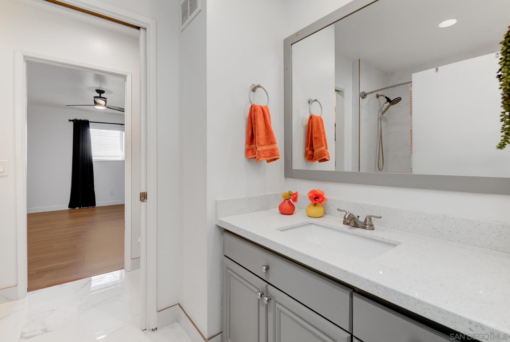 Detail Gallery Image 13 of 25 For 3631  Lemona  #C,  San Diego,  CA 92105 - 2 Beds | 1/1 Baths