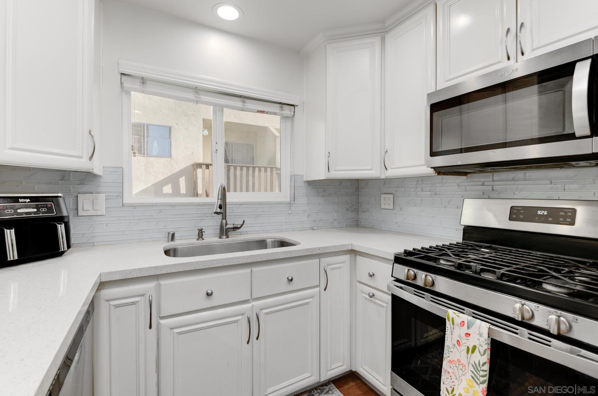 Detail Gallery Image 7 of 25 For 3631  Lemona  #C,  San Diego,  CA 92105 - 2 Beds | 1/1 Baths