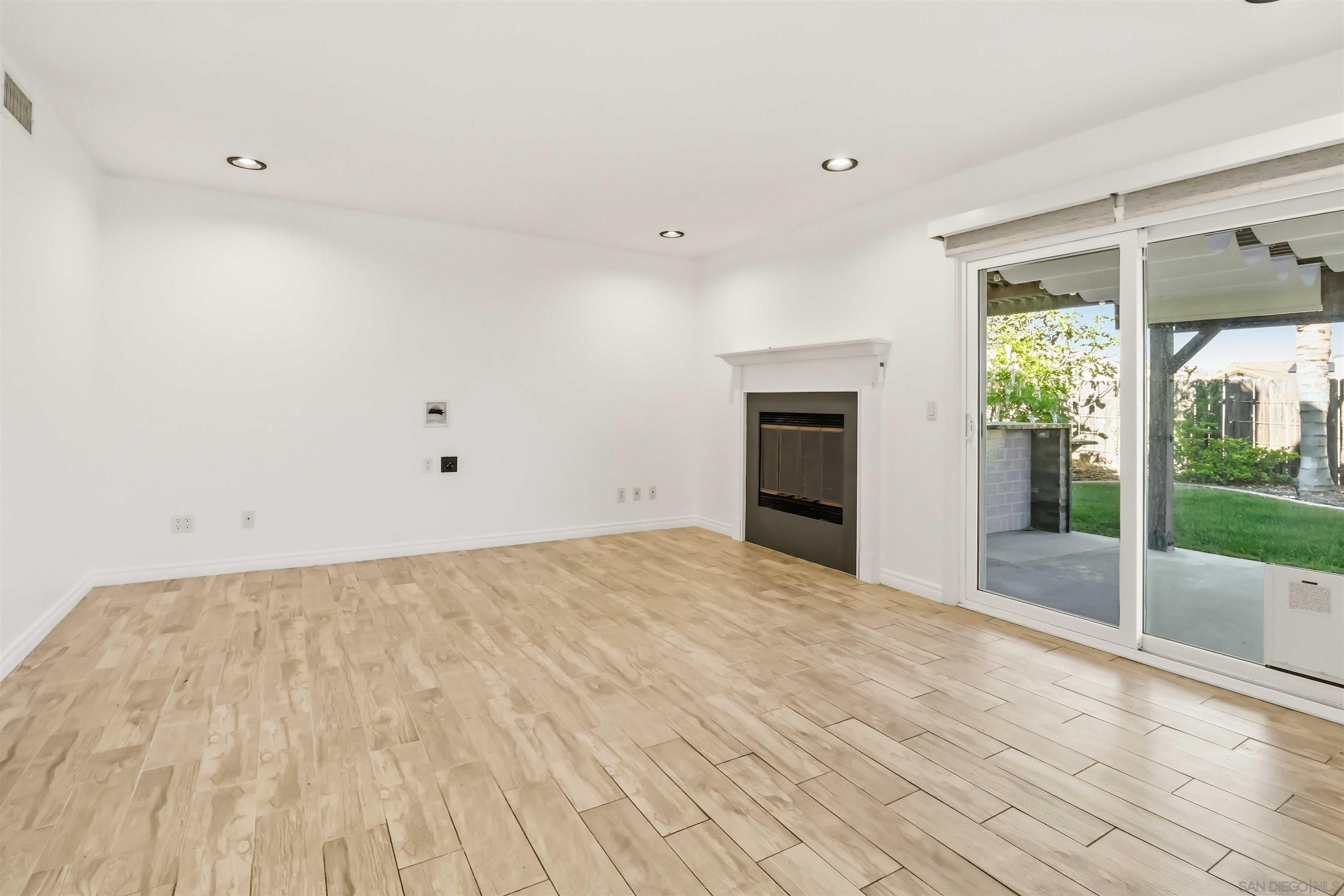 Detail Gallery Image 13 of 41 For 13170  Entreken Ave, San Diego,  CA 92129 - 4 Beds | 2/1 Baths